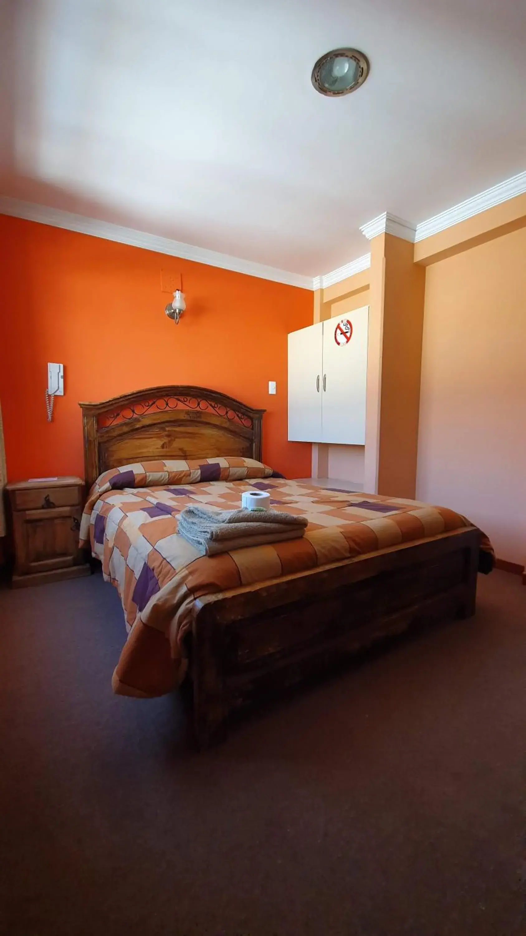 Double Room in Bolivian Heights Hostel Double Room in Bolivian Heights Hostel