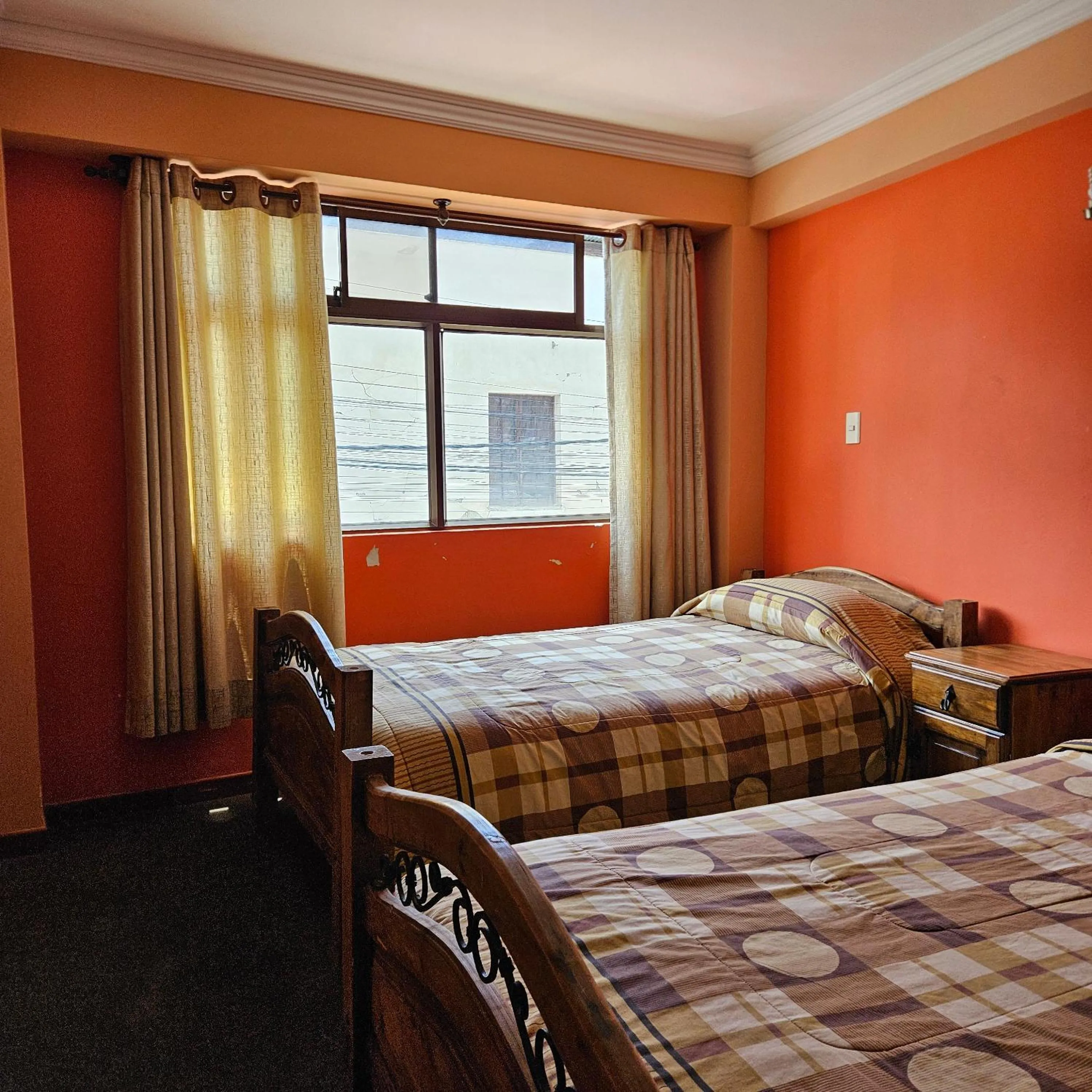Standard Twin Room with Shared Bathroom in Bolivian Heights Hostel