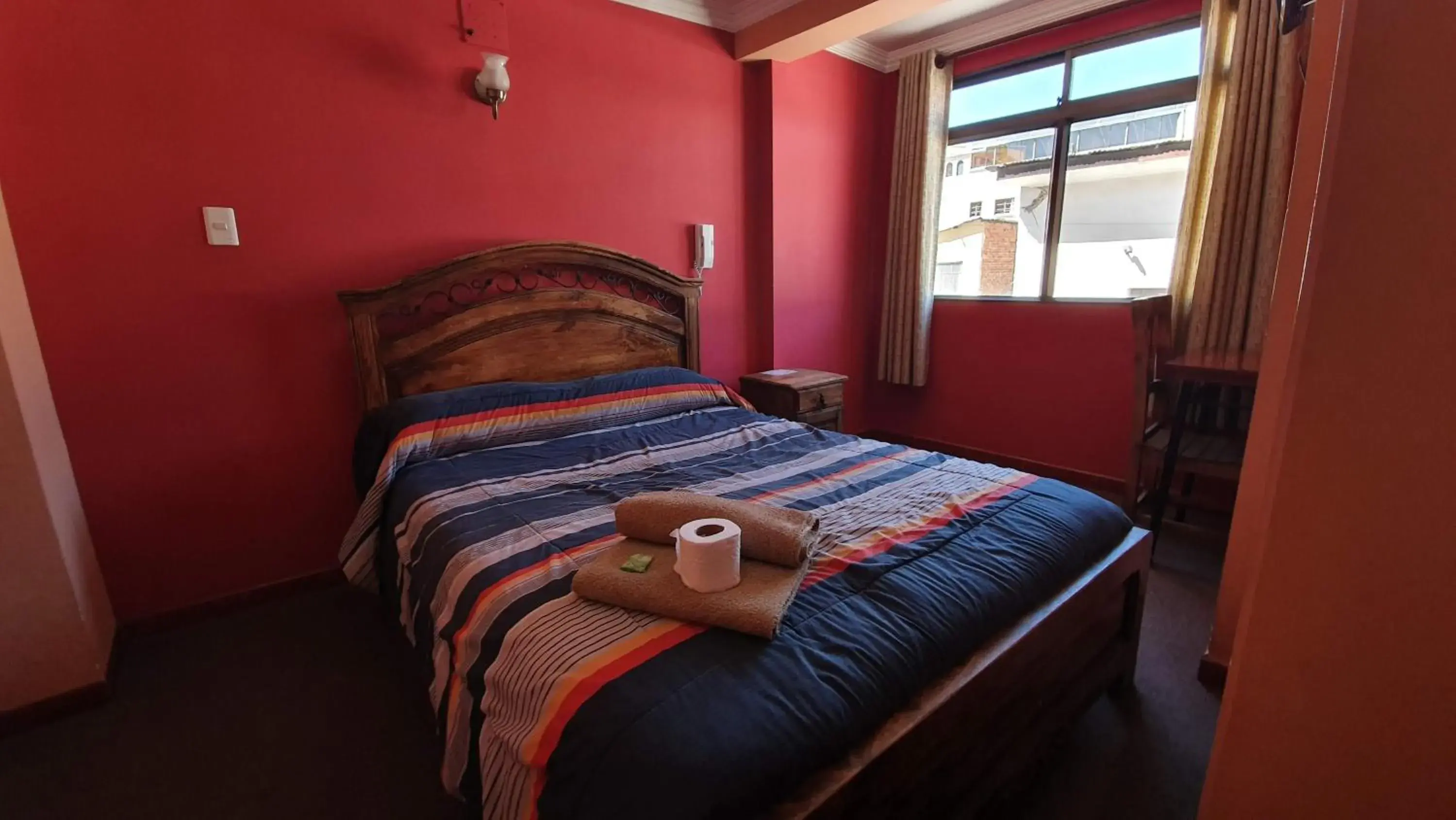 Single Room with Private Bathroom in Bolivian Heights Hostel Single Room with Private Bathroom in Bolivian Heights Hostel