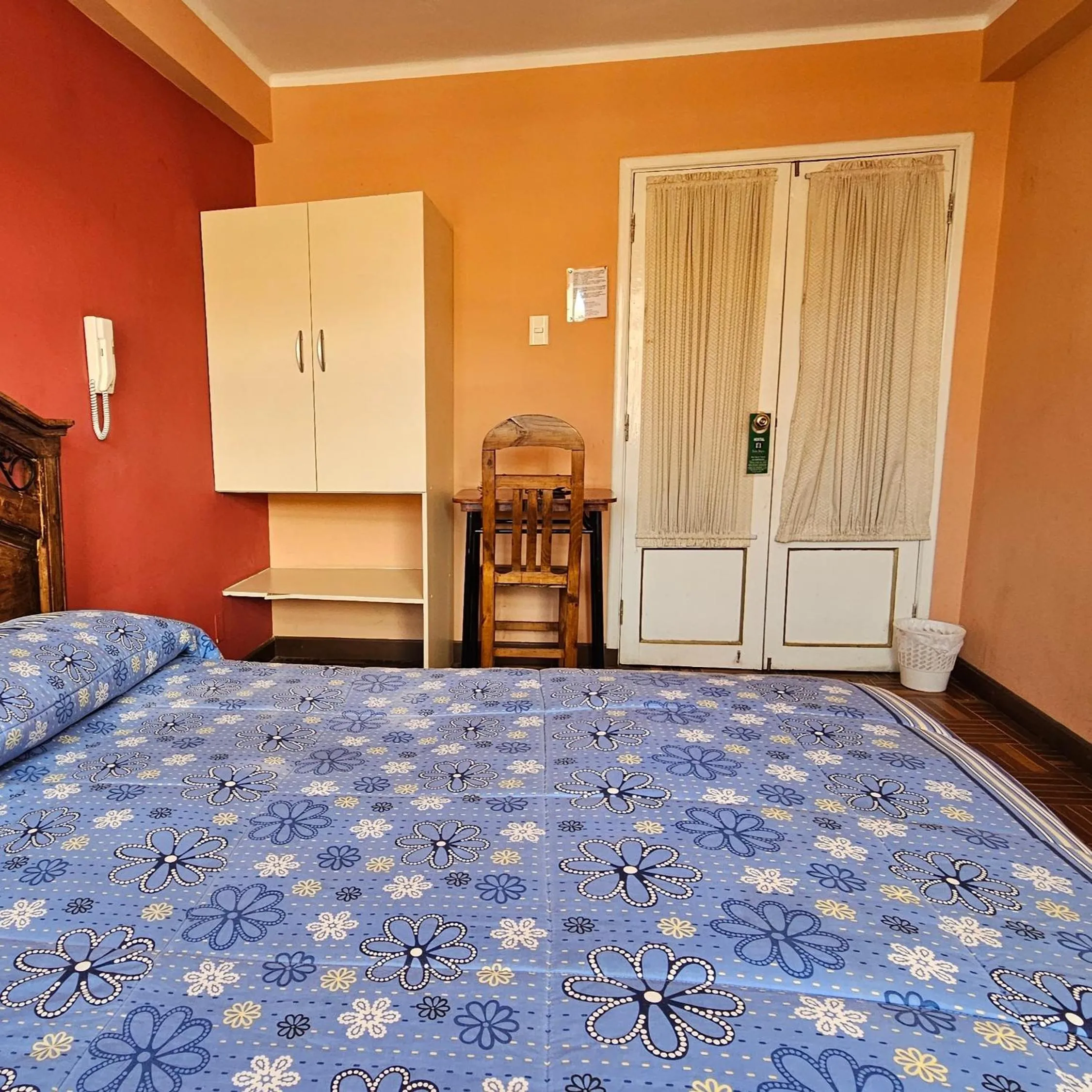Double Room with Shared Bathroom in Bolivian Heights Hostel
