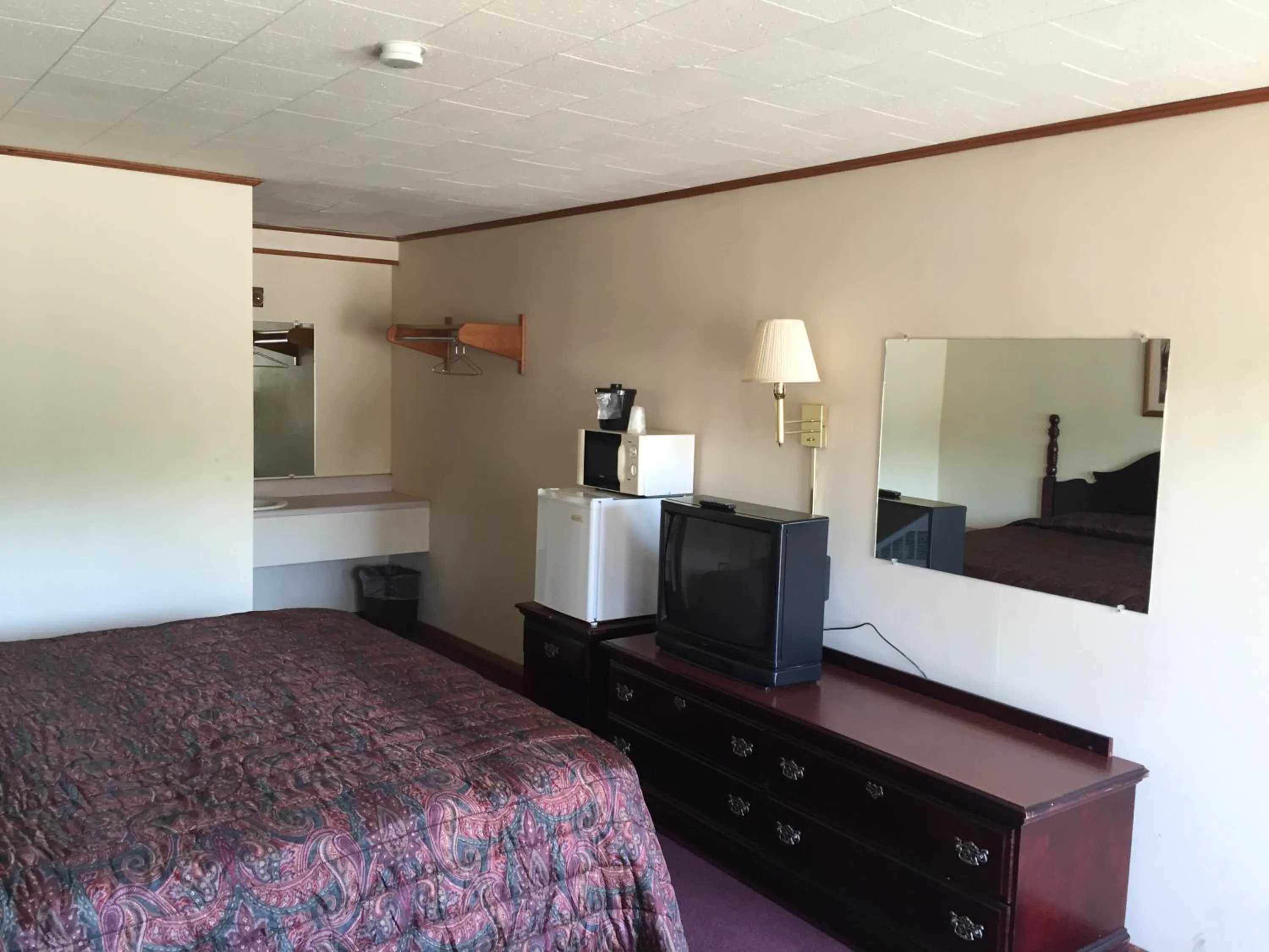 TV and multimedia, Bed in A Sapphire Inn