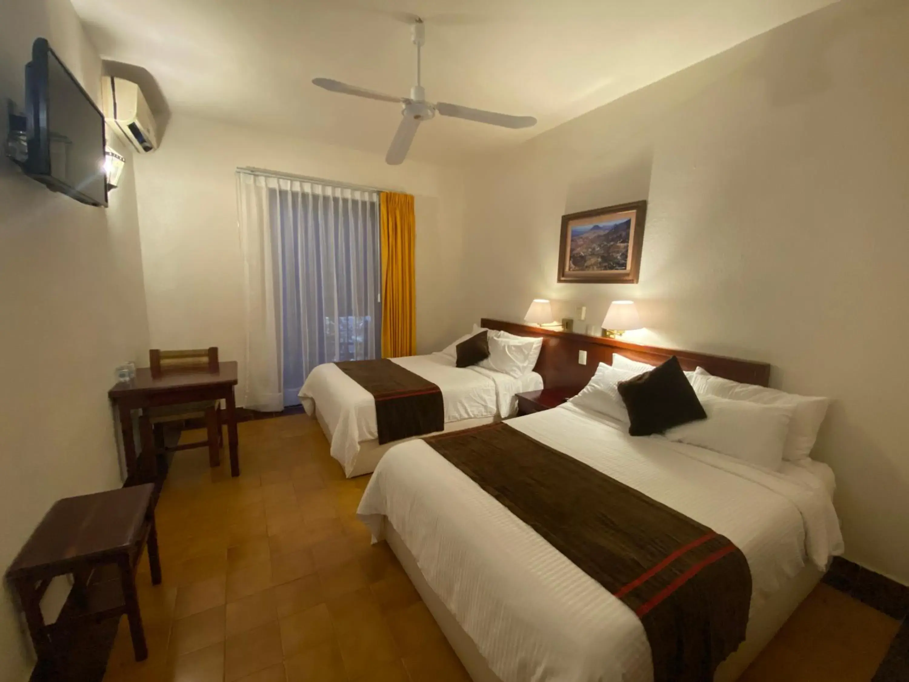 Double Room with Private Bathroom in Hotel Hacienda de Jalpan Double Room with Private Bathroom in Hotel Hacienda de Jalpan