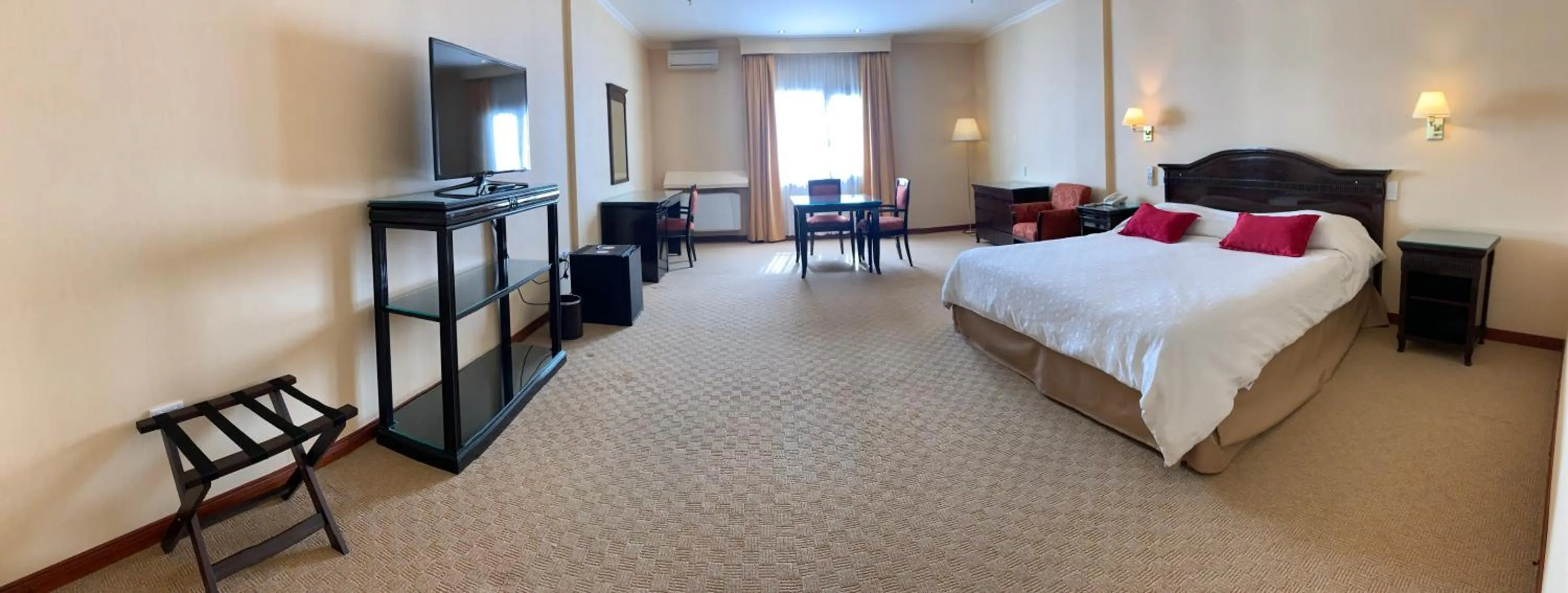 Photo of the whole room, Bed in Status Hotel