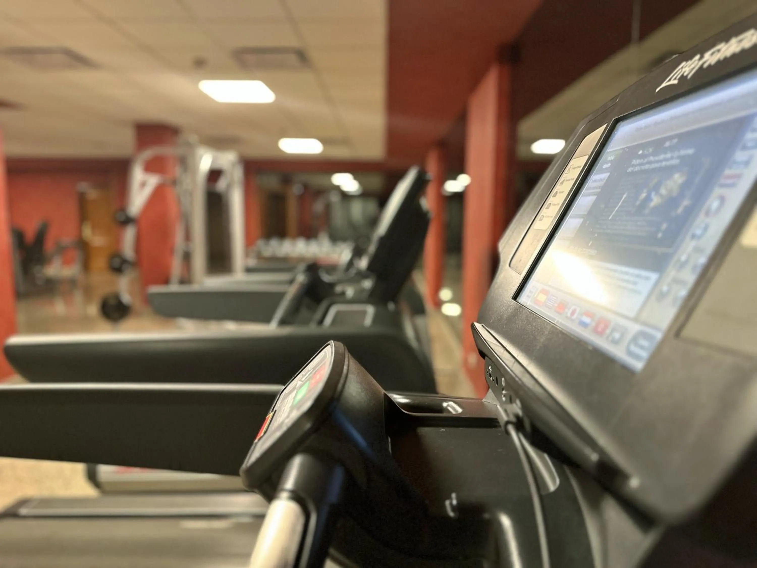 Fitness centre/facilities in Status Hotel