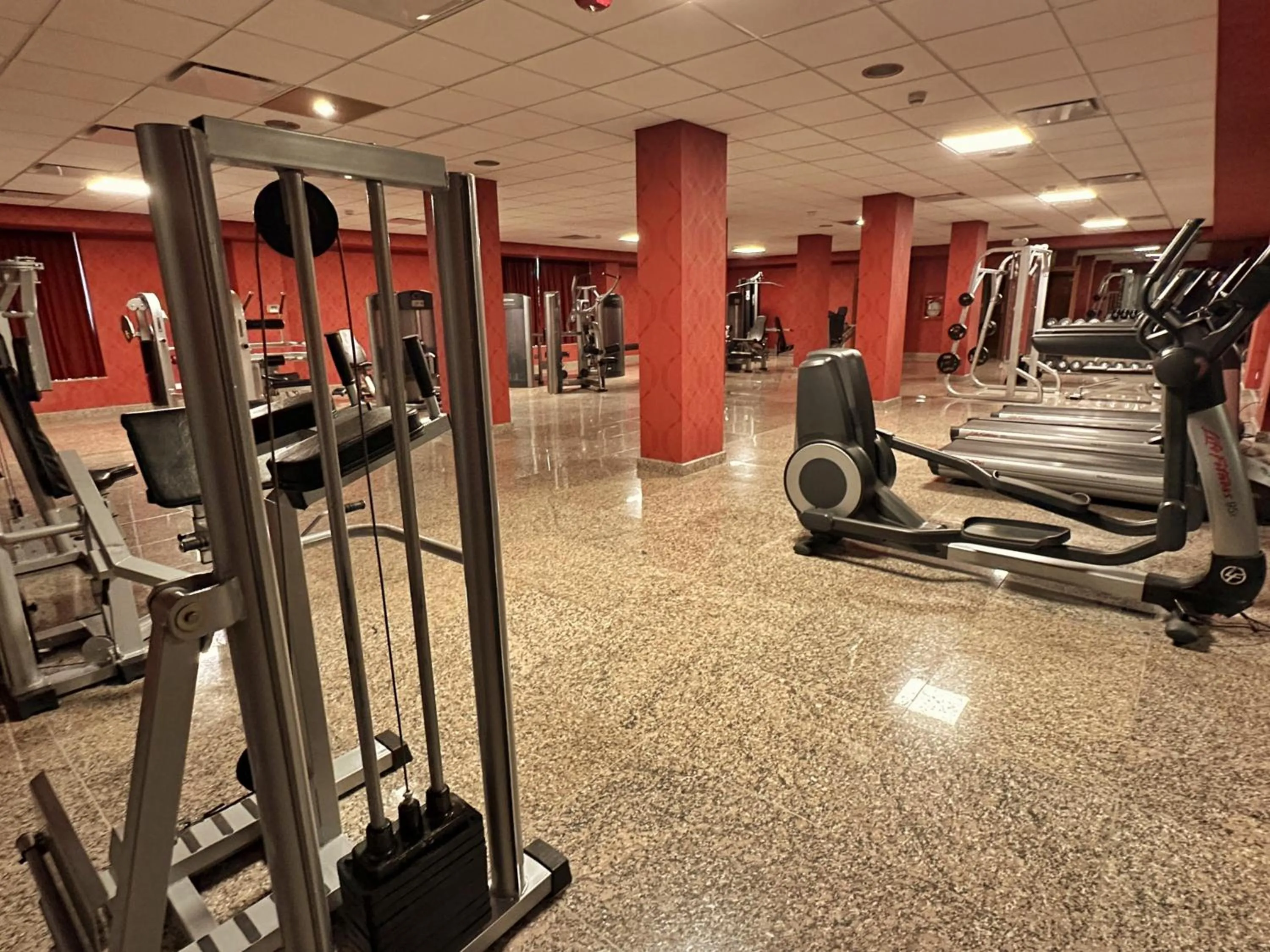 Fitness centre/facilities in Status Hotel