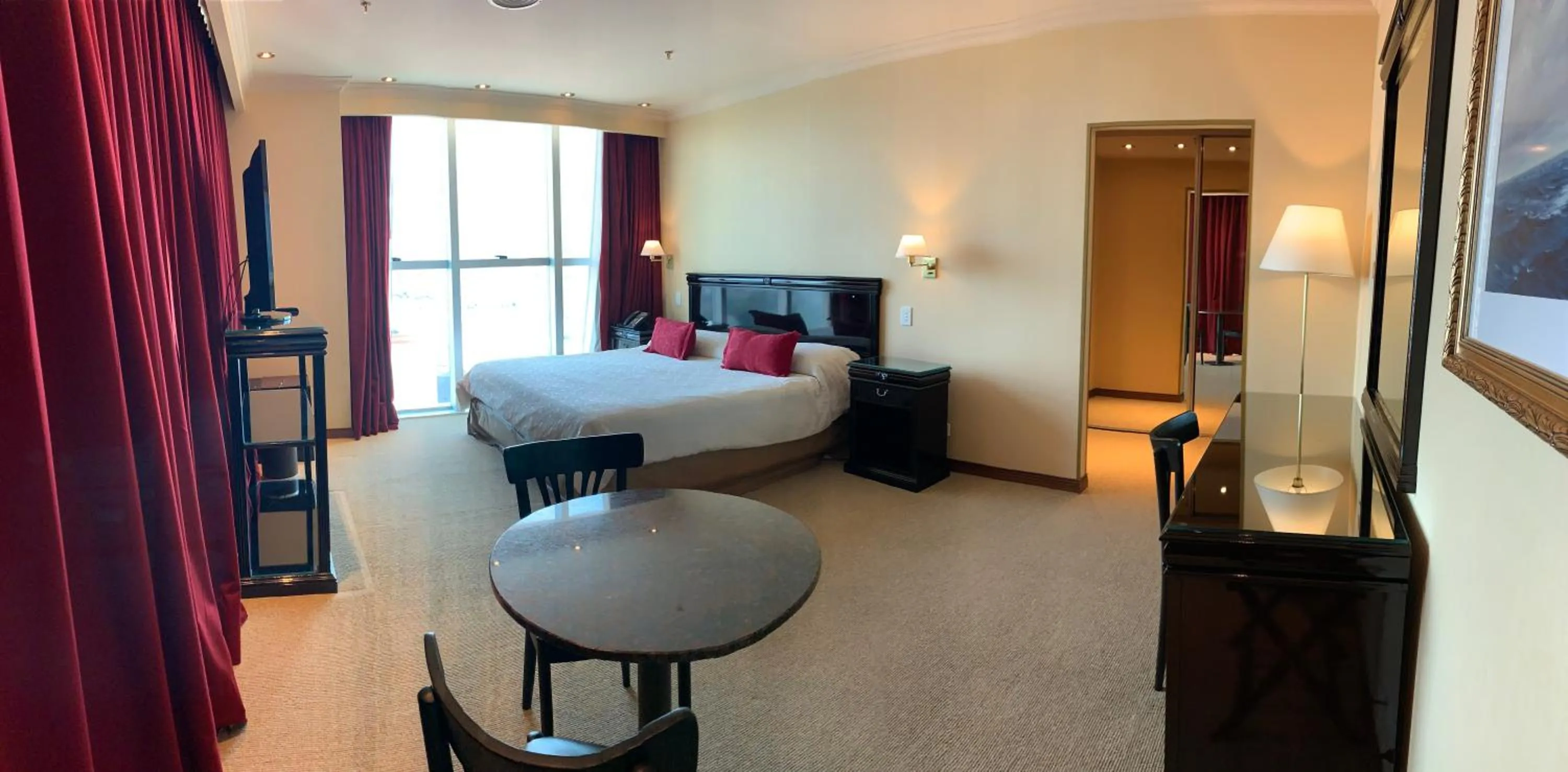 Photo of the whole room, Bed in Status Hotel