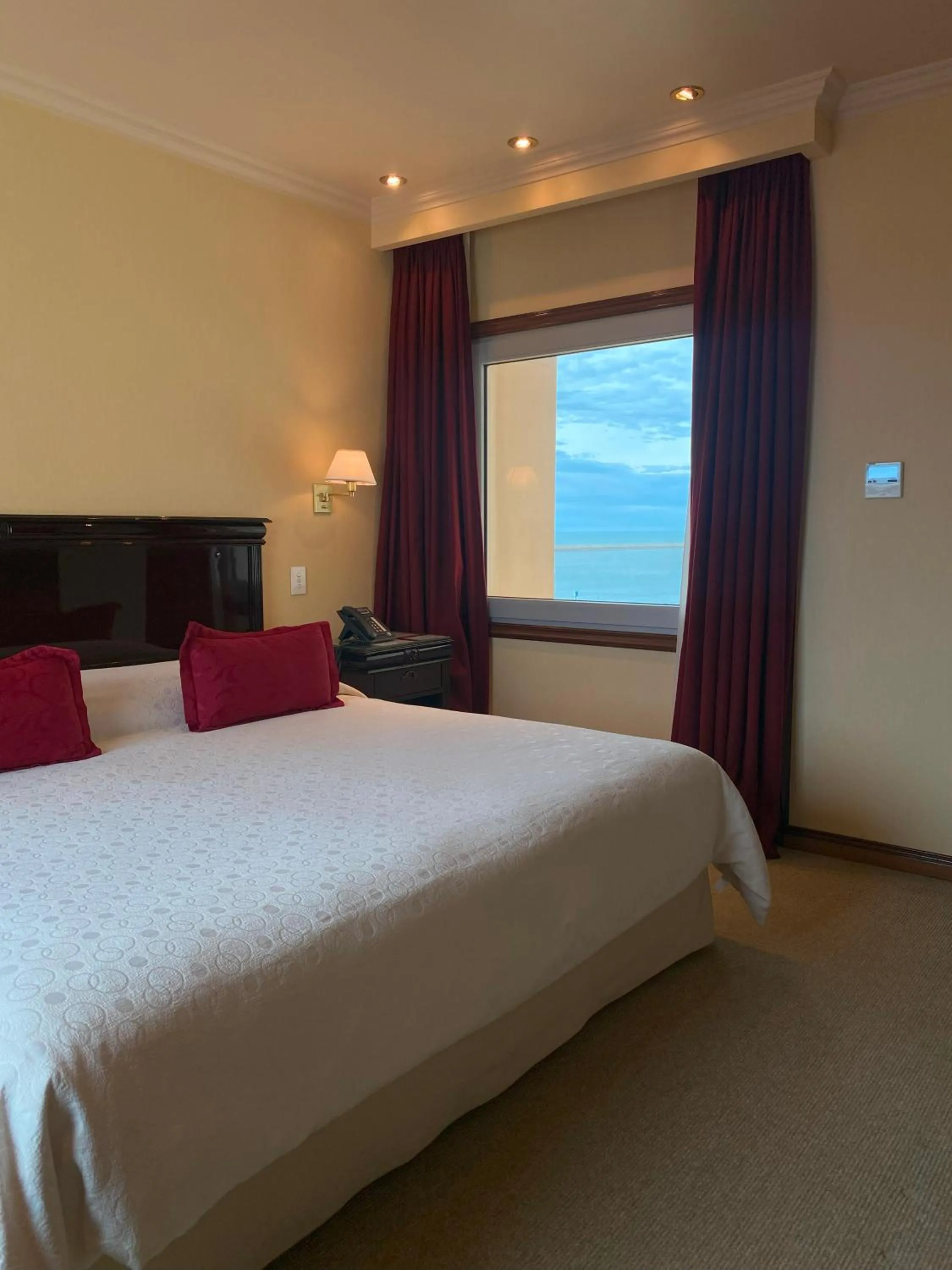 Bed in Status Hotel