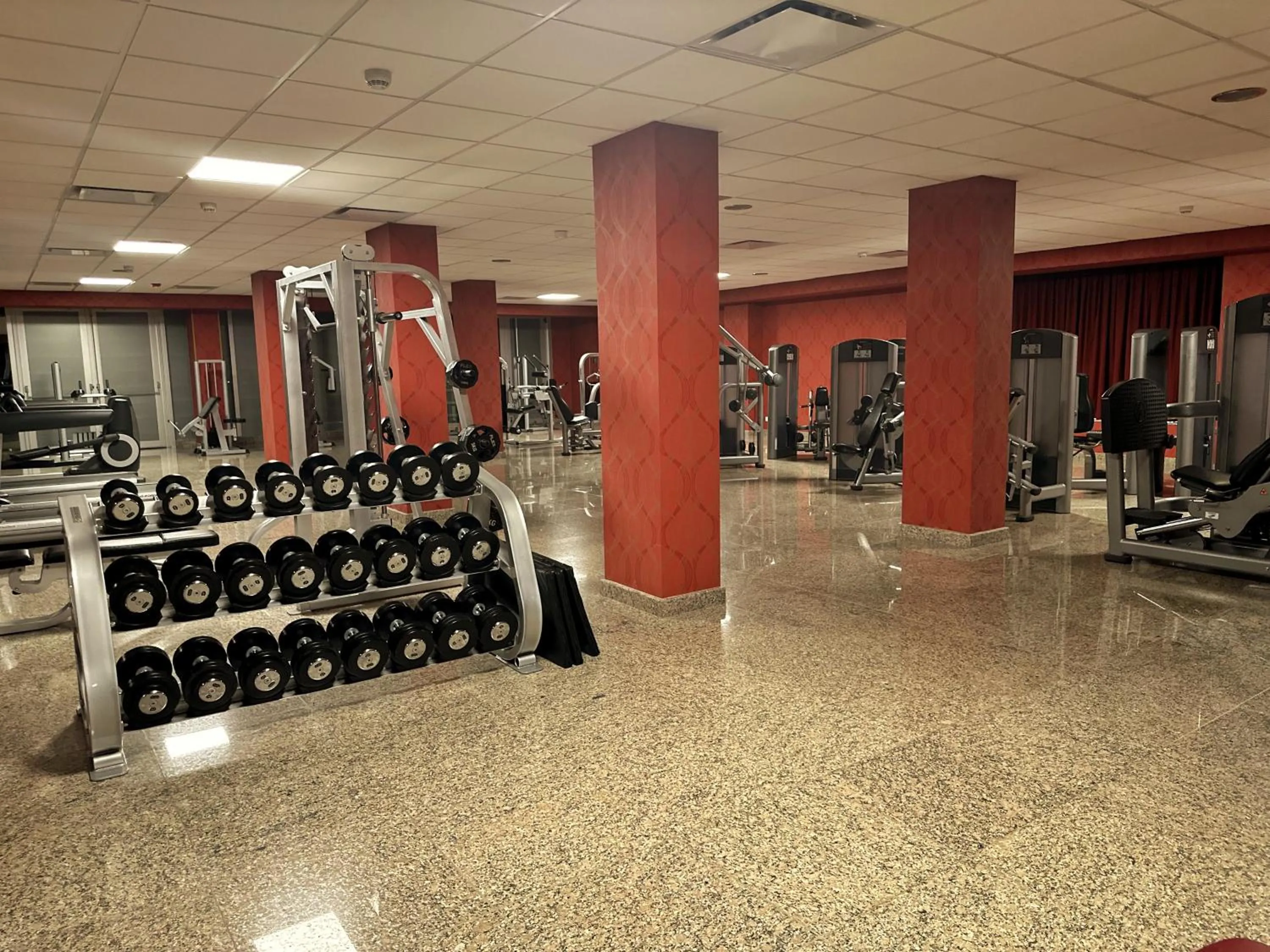 Fitness centre/facilities in Status Hotel