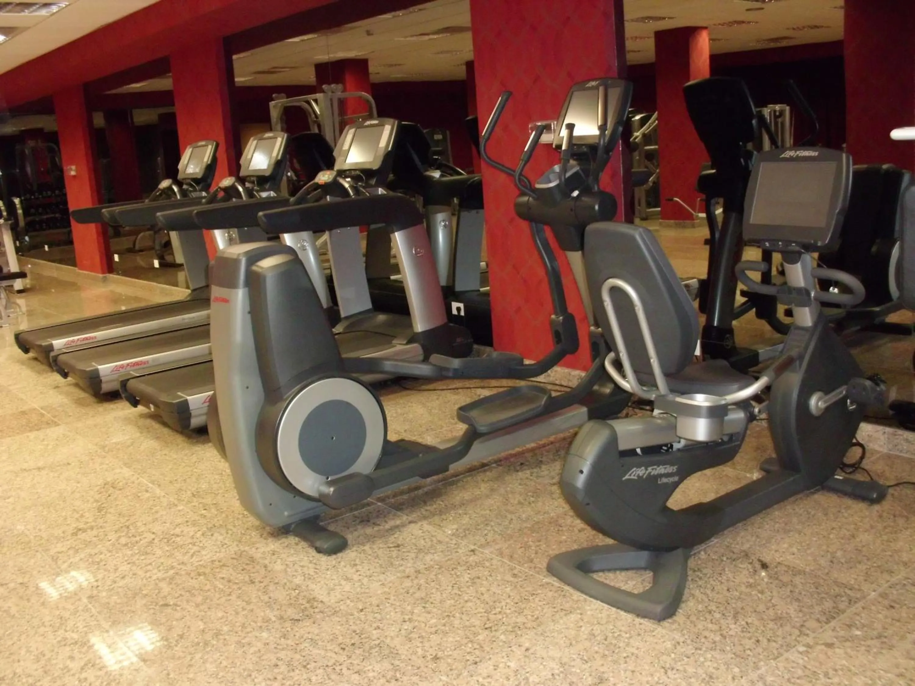 Fitness centre/facilities in Status Hotel