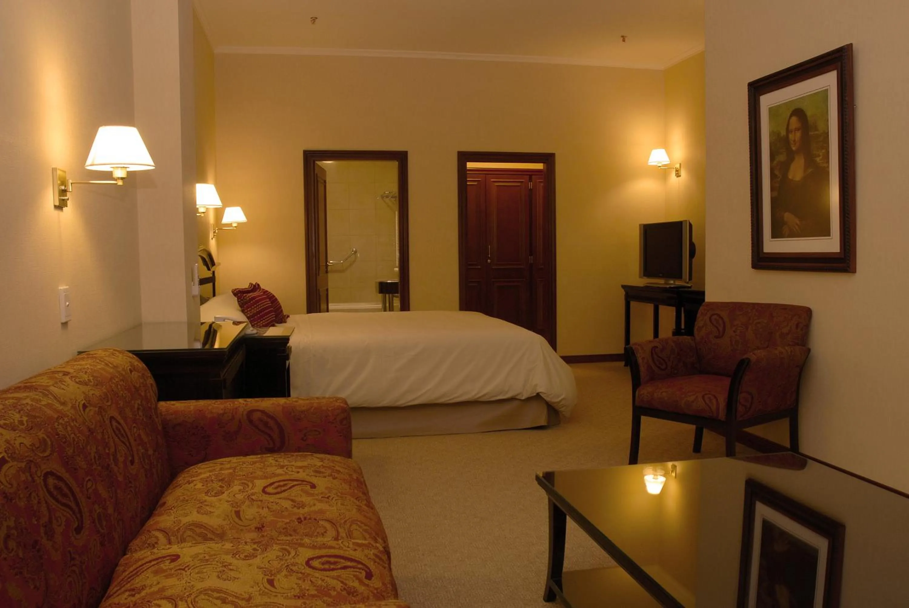 Photo of the whole room, Bed in Status Hotel