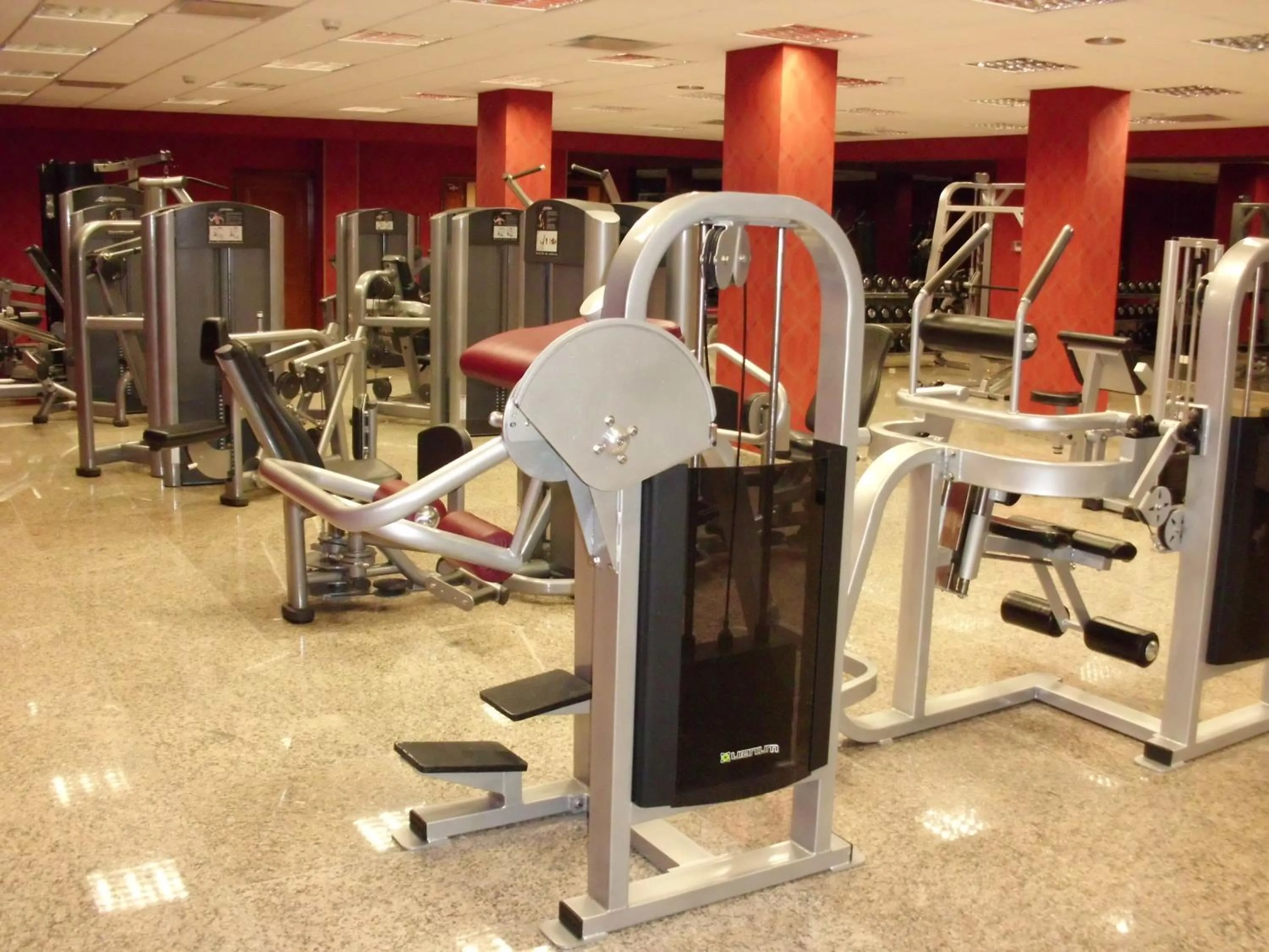 Fitness centre/facilities in Status Hotel