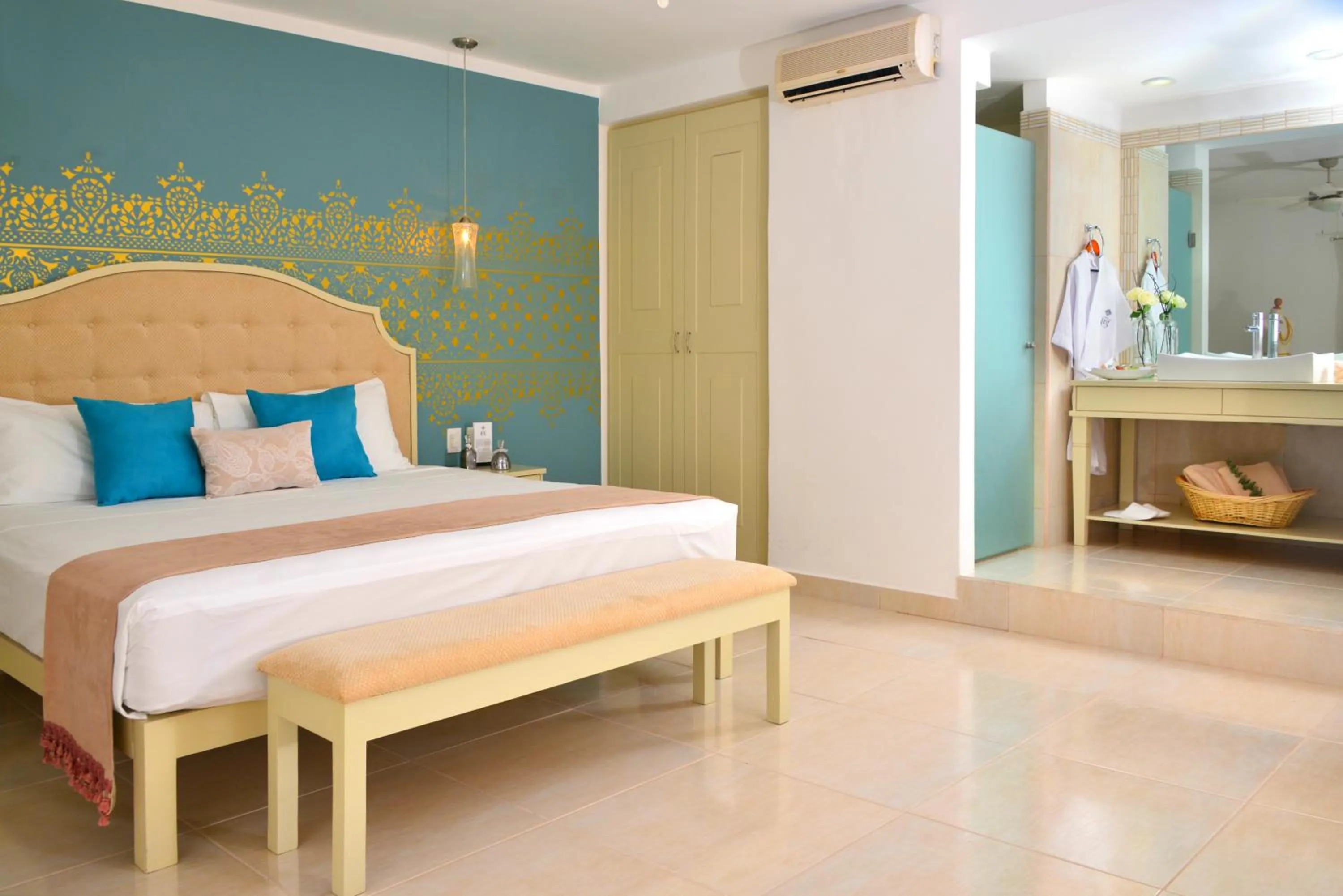 Photo of the whole room, Bed in Unic Design Hotel & Restaurant- 5th Avenue