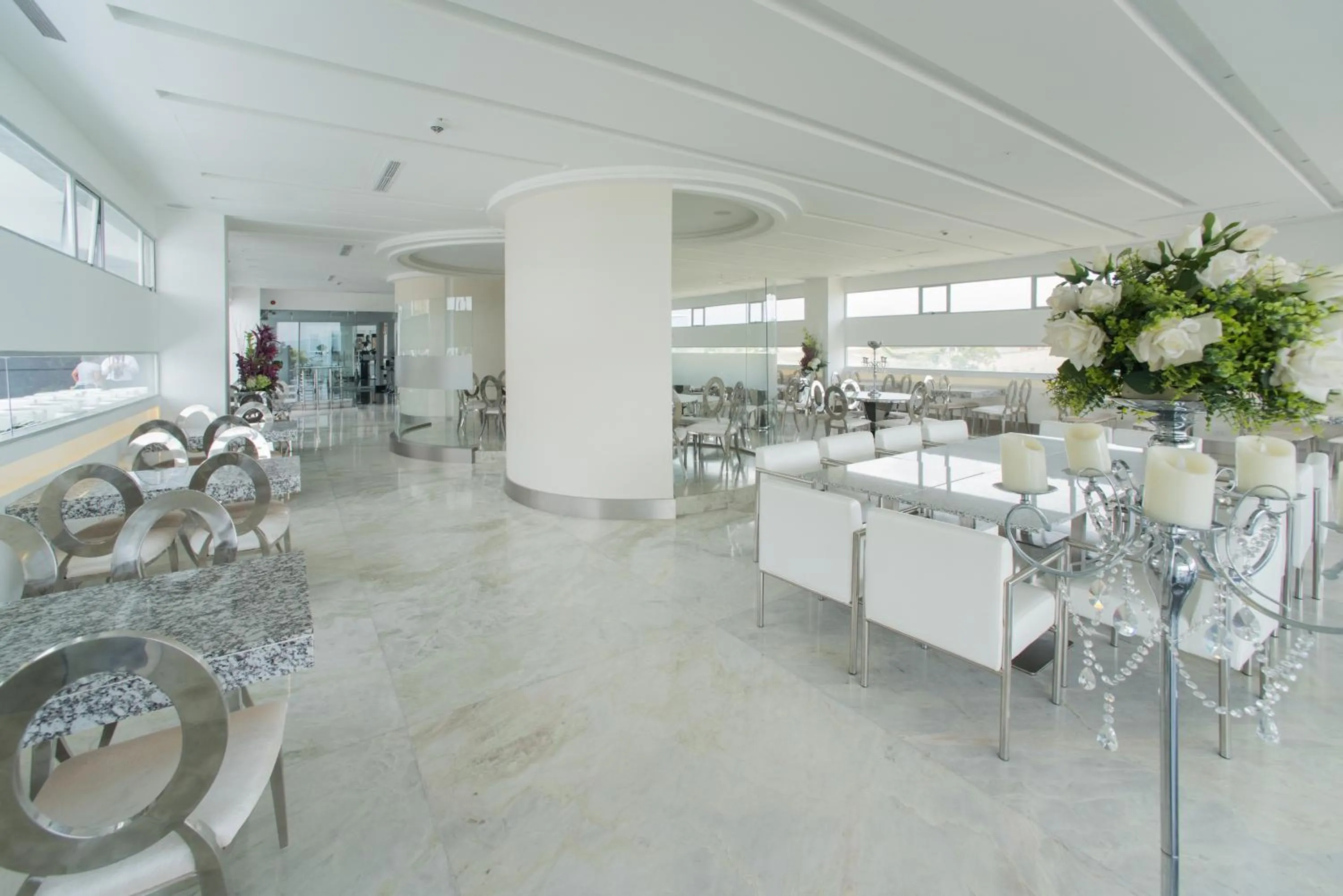 Restaurant/places to eat in Punta Diamante Premium Hotel