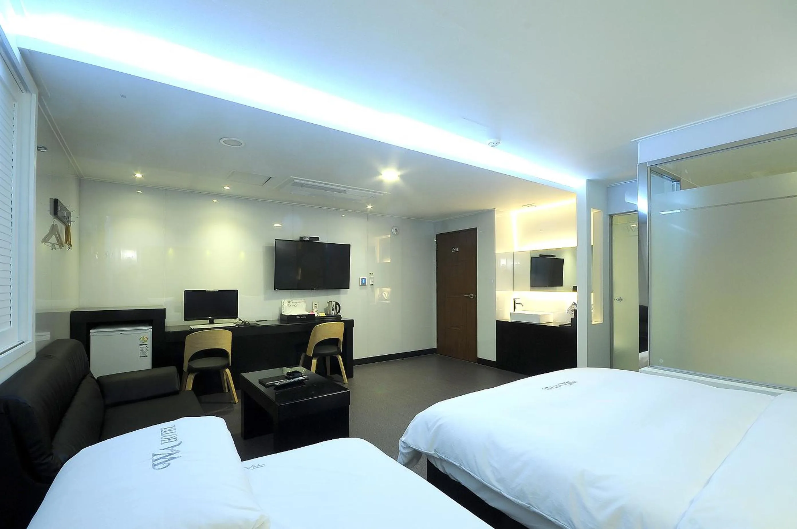 Photo of the whole room, Bed in WA Hotel