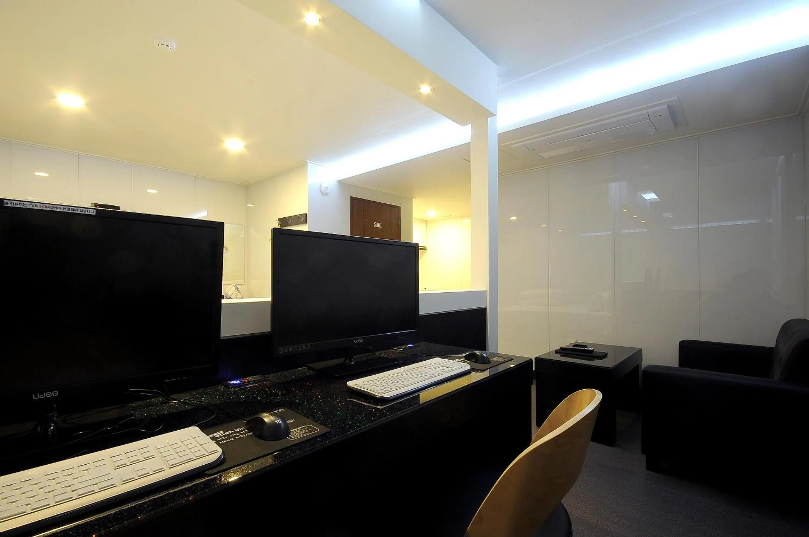 Decorative detail in WA Hotel