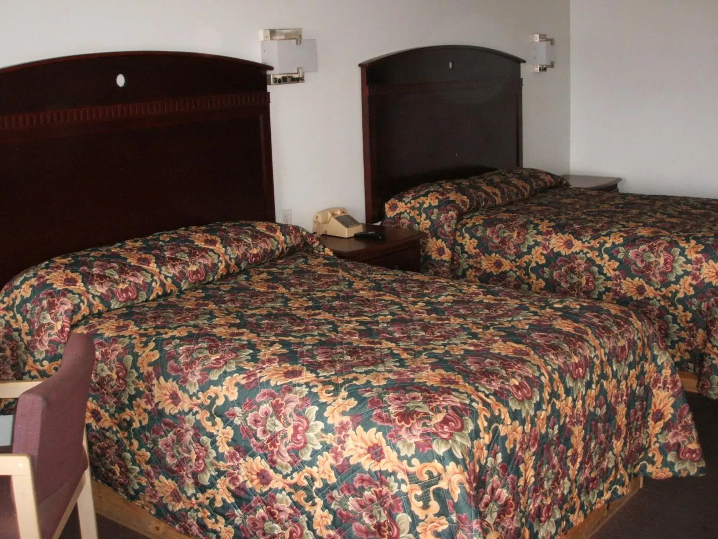Double Room in Camlot Inn Motel Double Room in Camlot Inn Motel