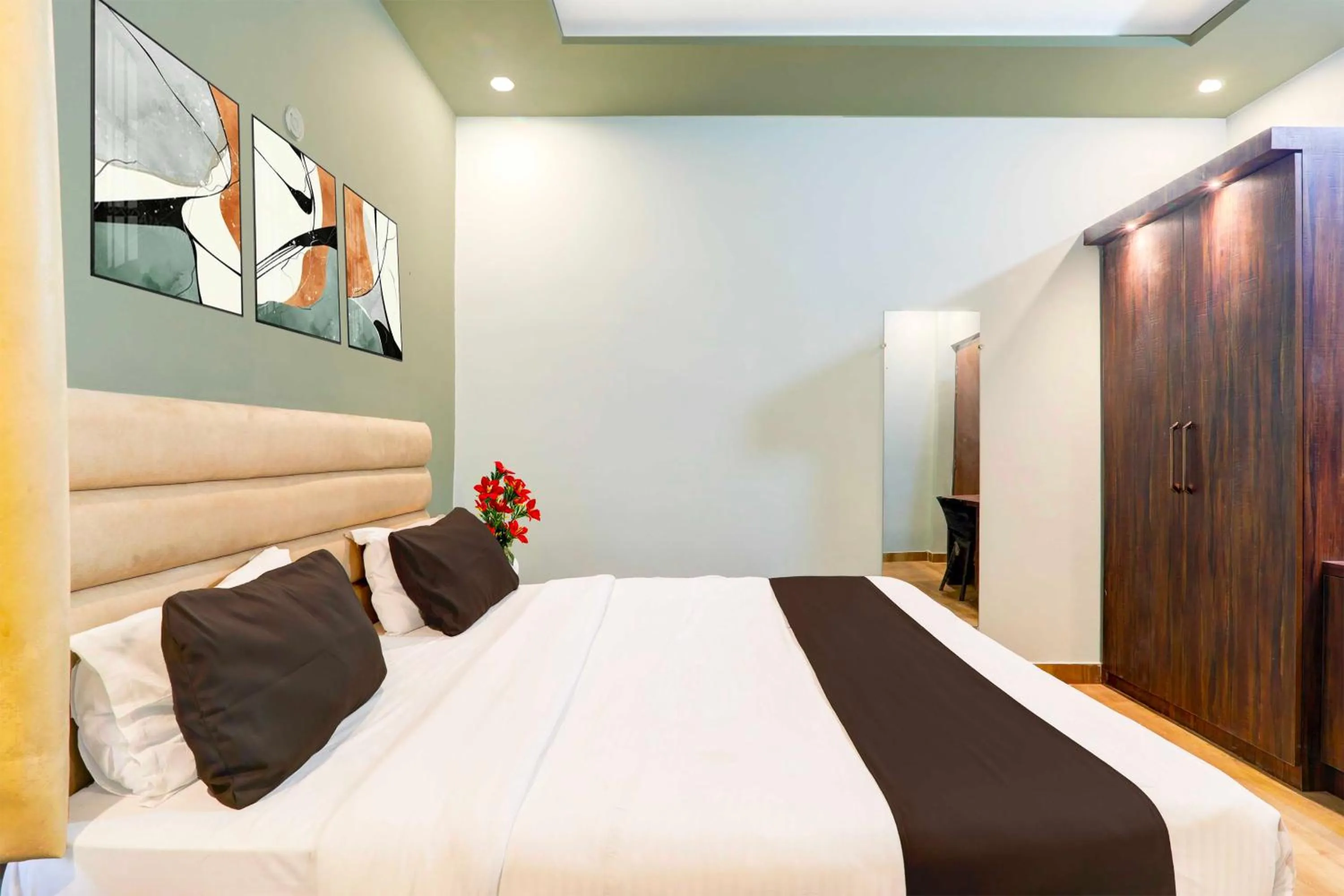 Bedroom, Bed in Collection O Malhaur Railway Station