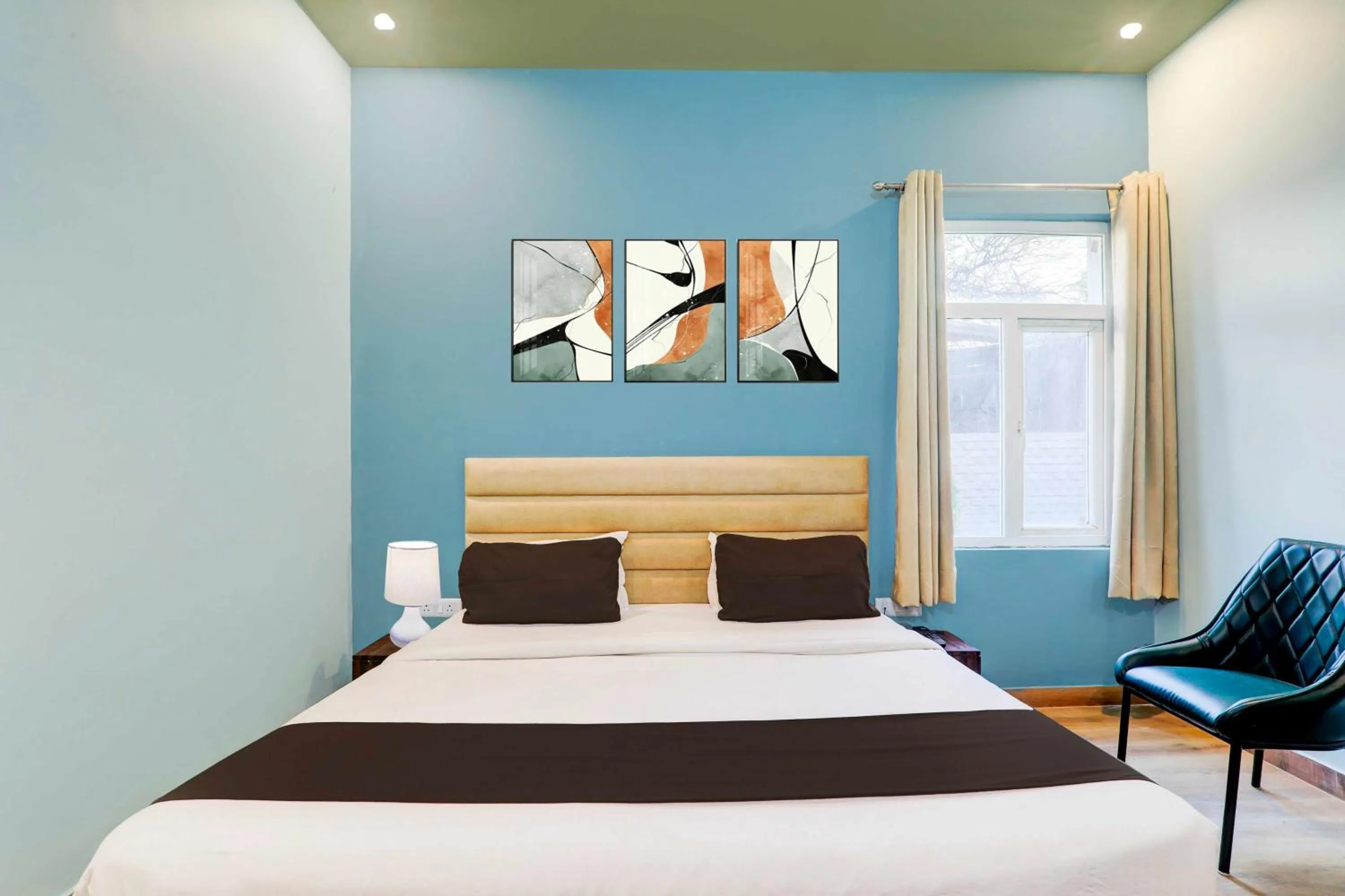 Bedroom, Bed in Collection O Malhaur Railway Station