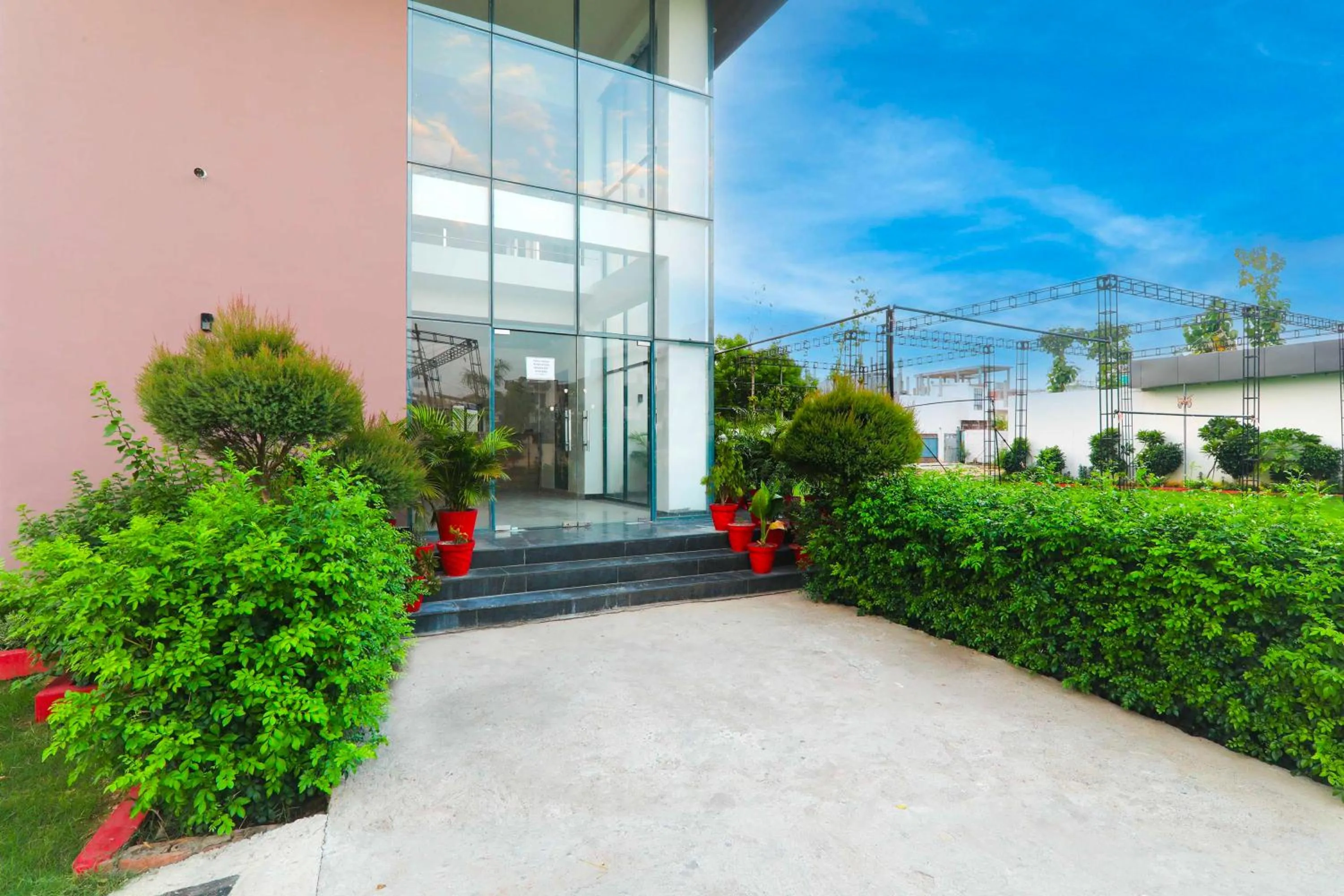 Facade/entrance in Collection O Malhaur Railway Station