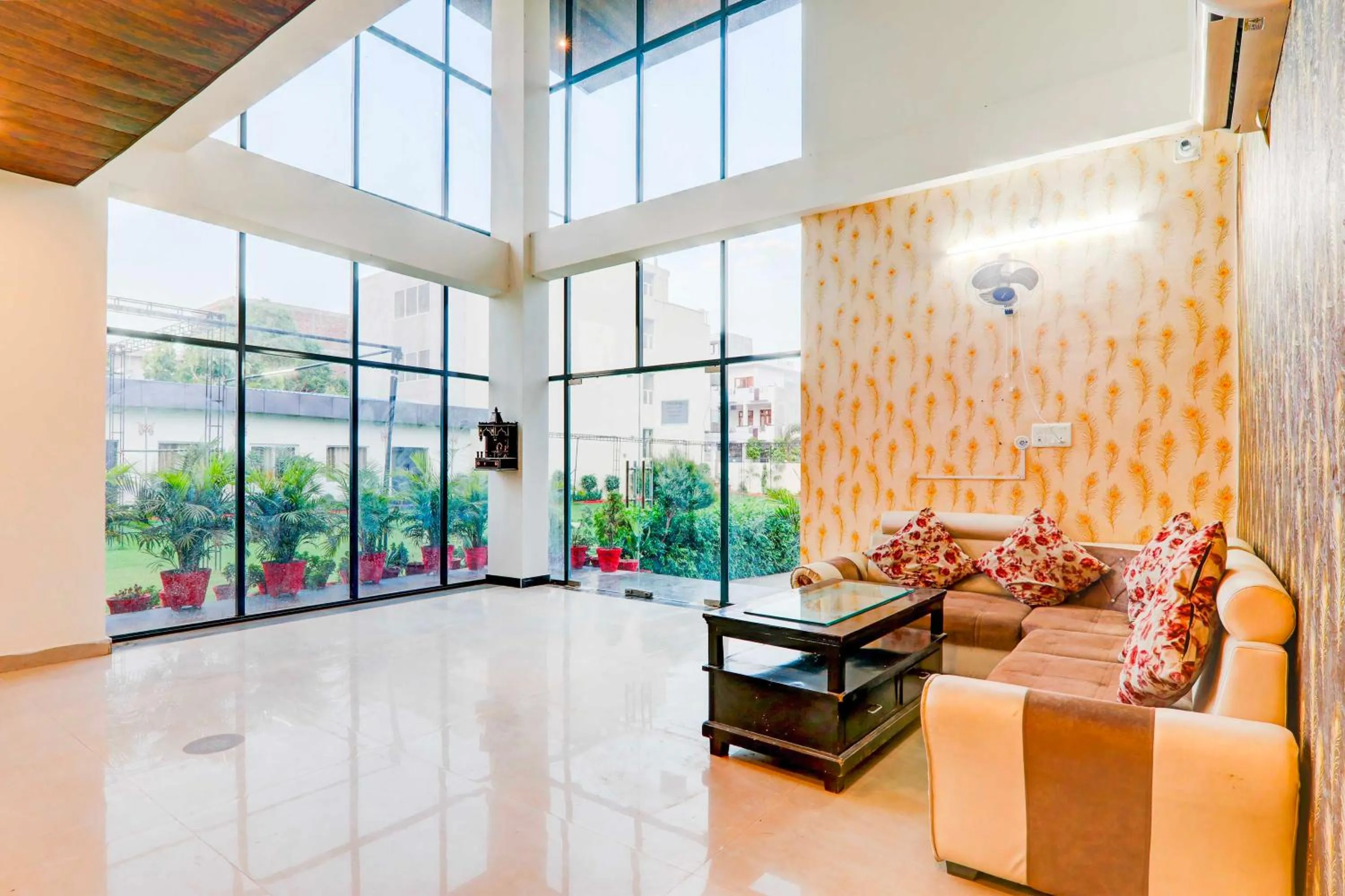 Lobby or reception in Collection O Malhaur Railway Station