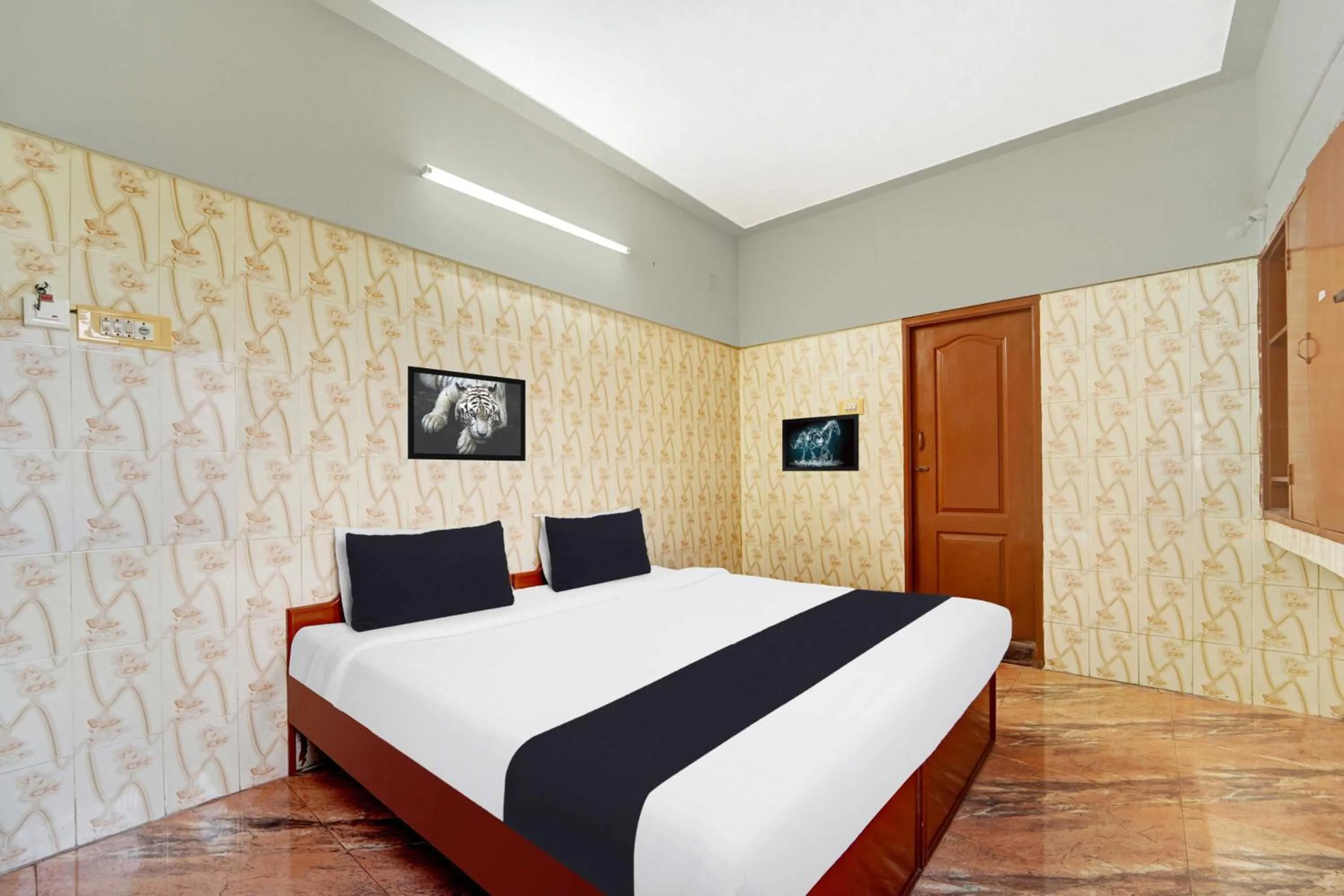 Bedroom, Bed in Collection O Central Railway Station Tiruppur