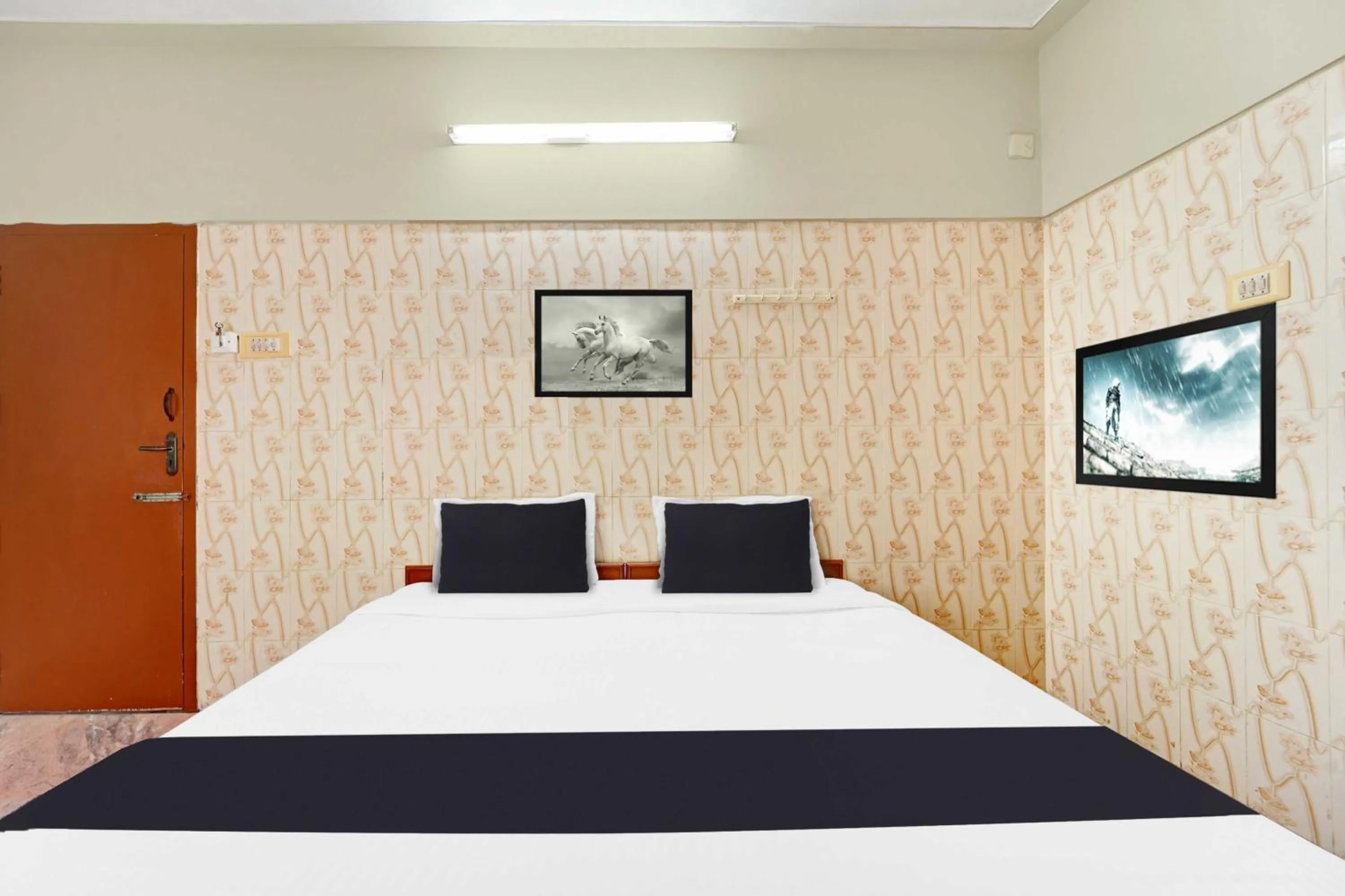 Bedroom, Bed in Collection O Central Railway Station Tiruppur