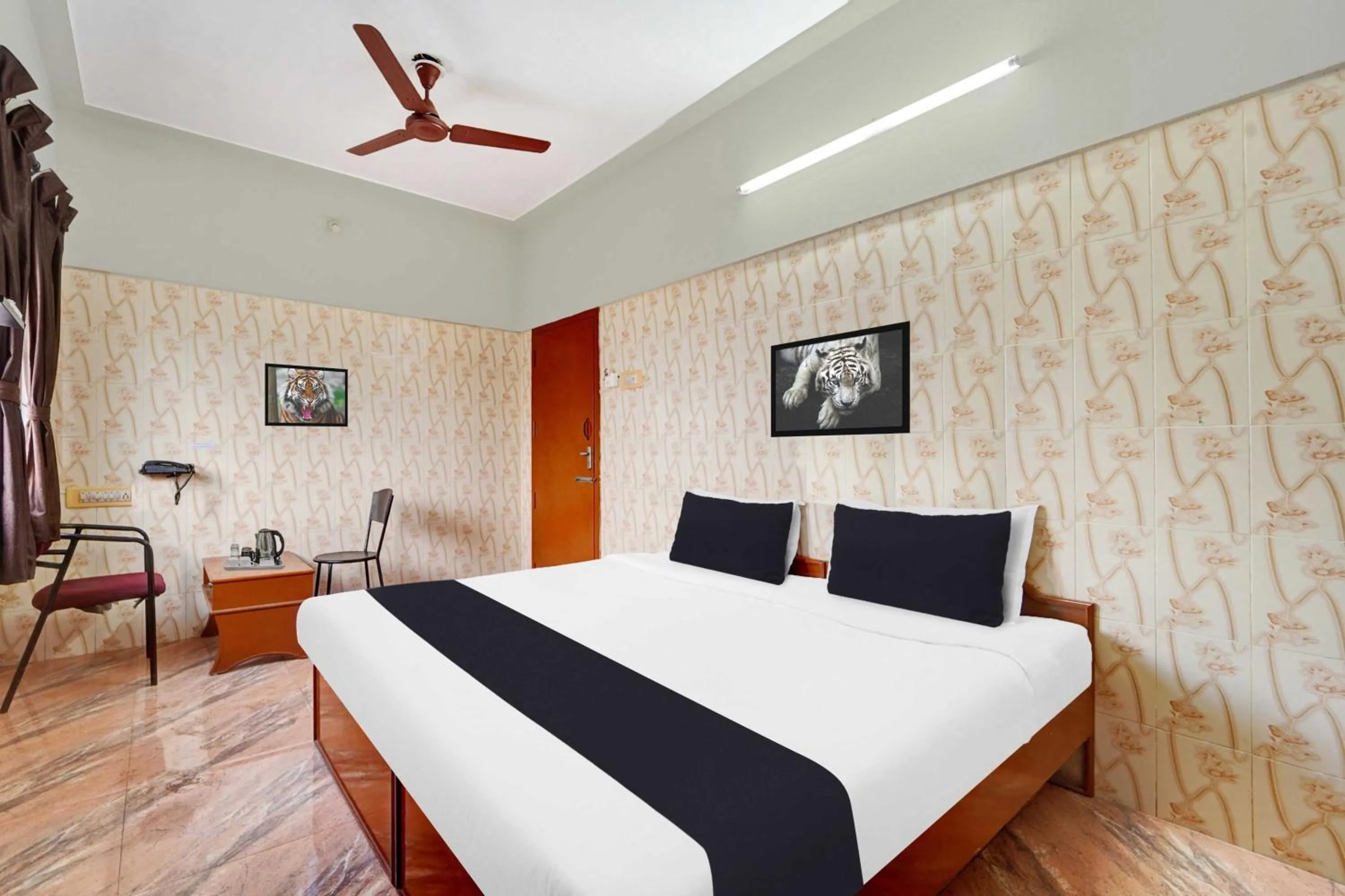 Bedroom, Bed in Collection O Central Railway Station Tiruppur