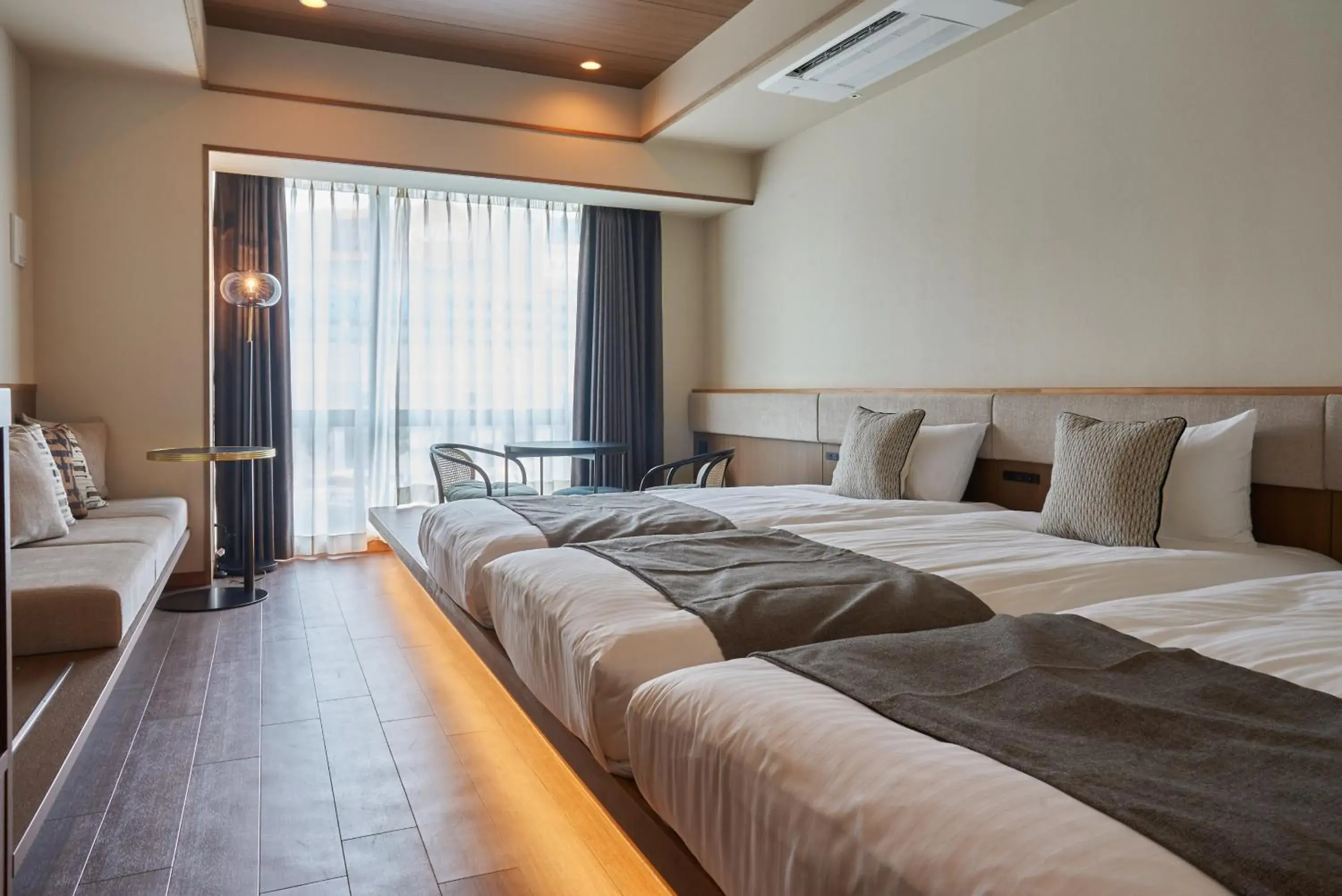 Standard Triple Room with River View in Band Hotel Hakata Standard Triple Room with River View in Band Hotel Hakata