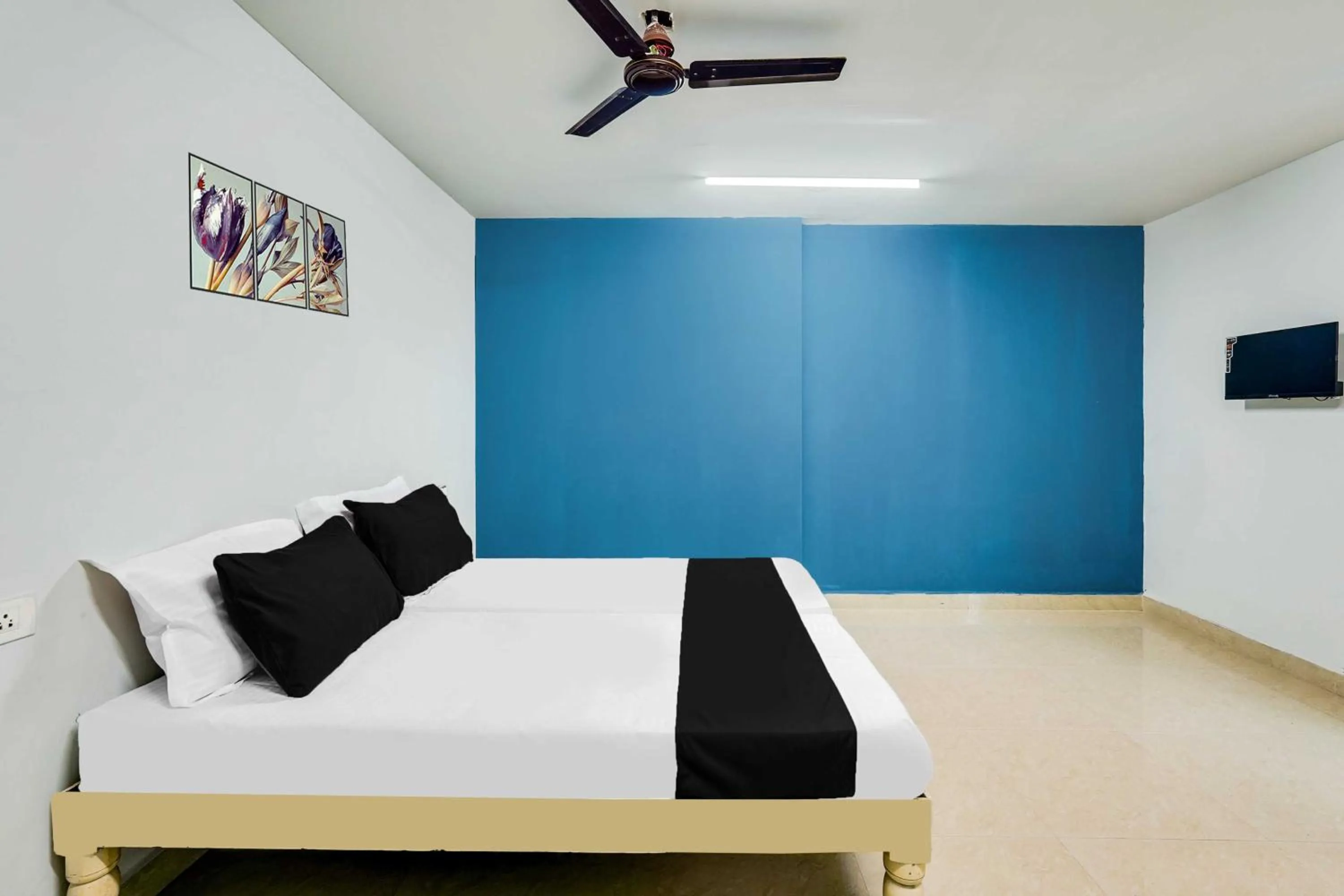 Bedroom, Bed in Collection O Chennai Nemmeli Bridge