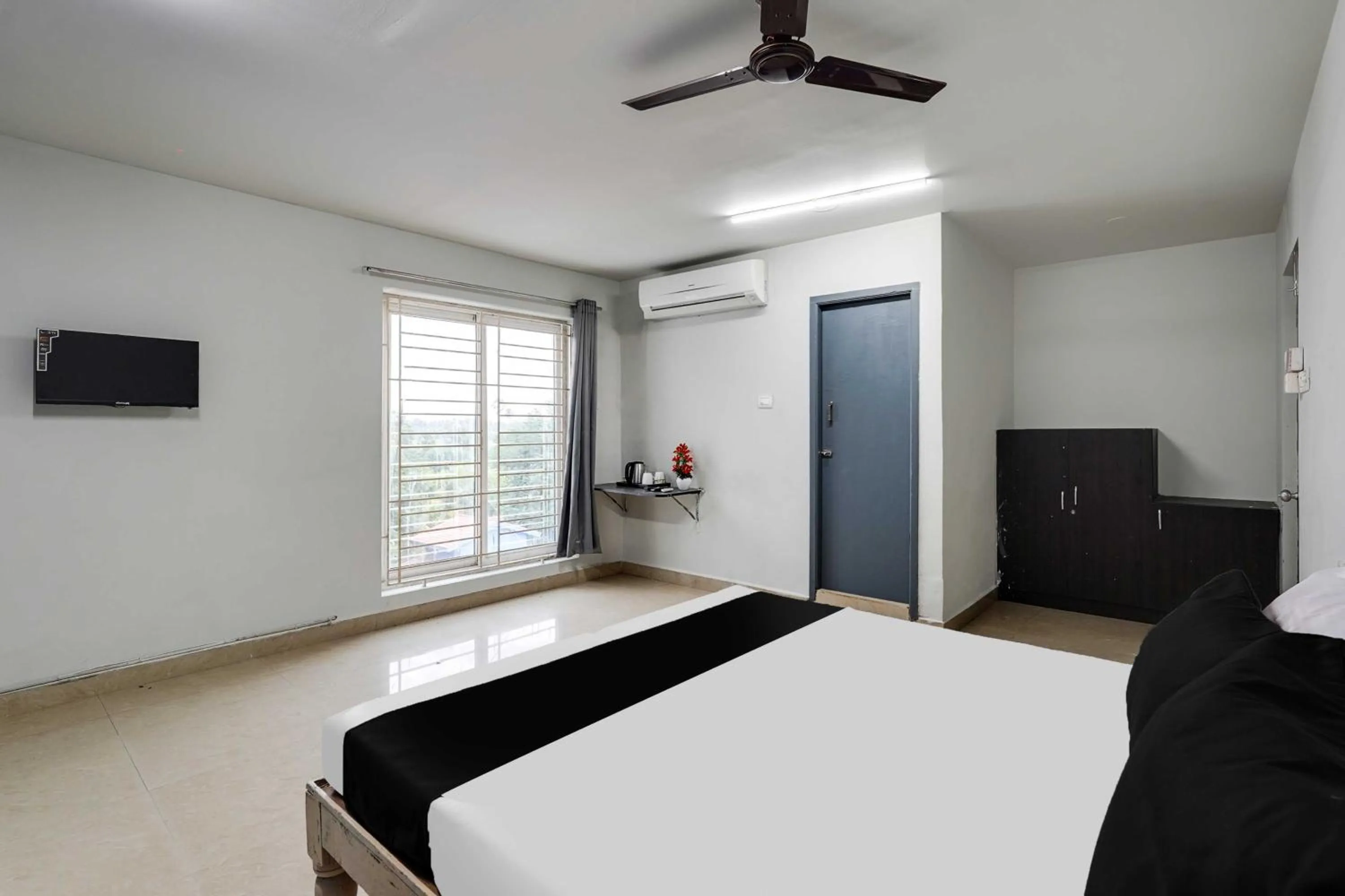 Bedroom, Bed in Collection O Chennai Nemmeli Bridge