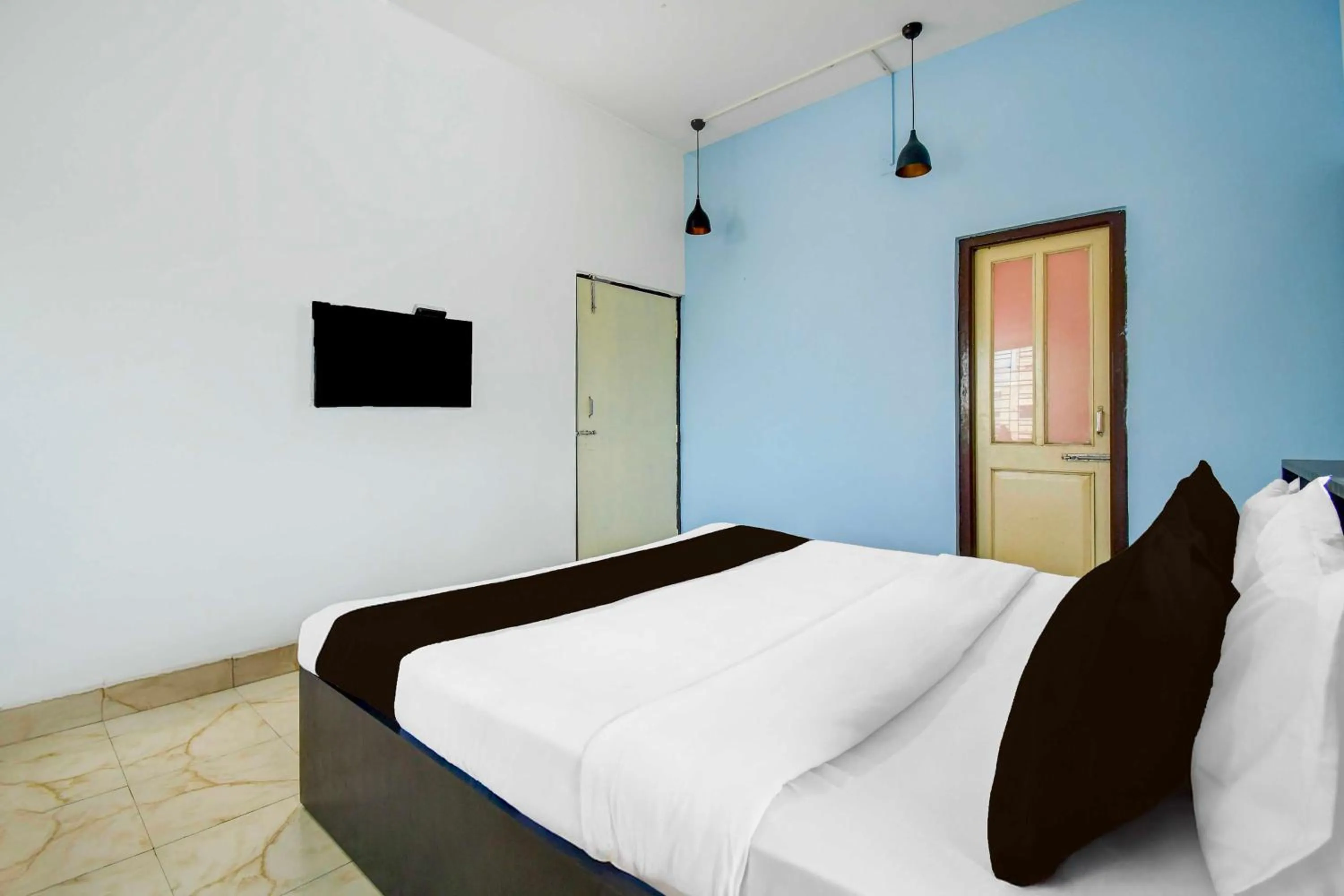Classic Triple Room - single occupancy in Collection O Dumduma Institute of Technical Education & Research