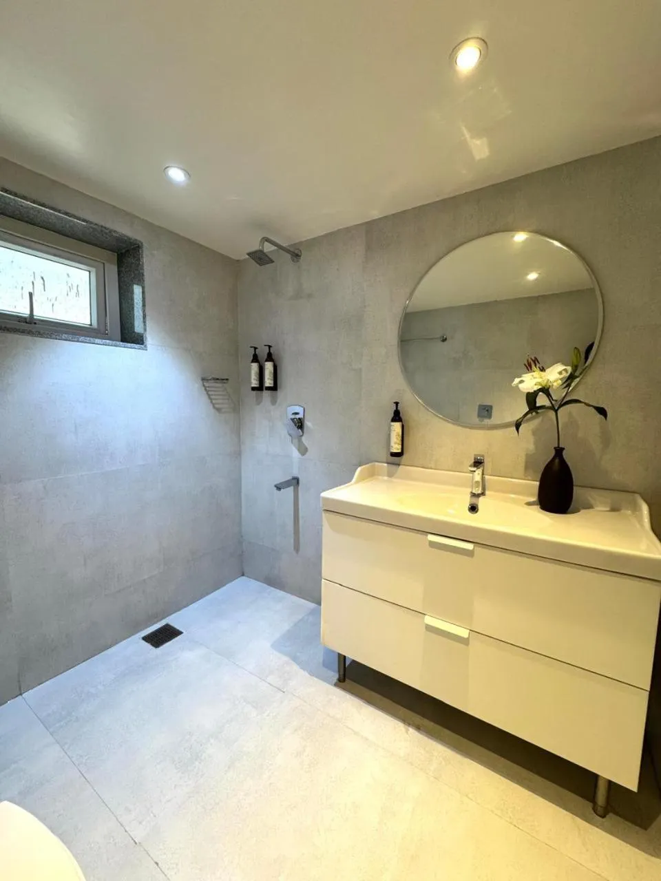 Shower in Hotel Ketan