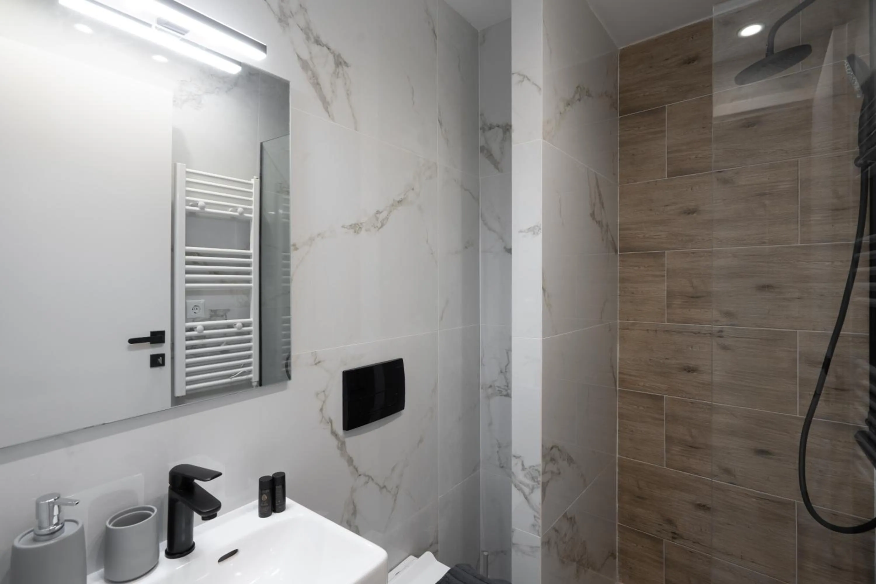 Spacious Luxury Apartment Near Piraeus Port