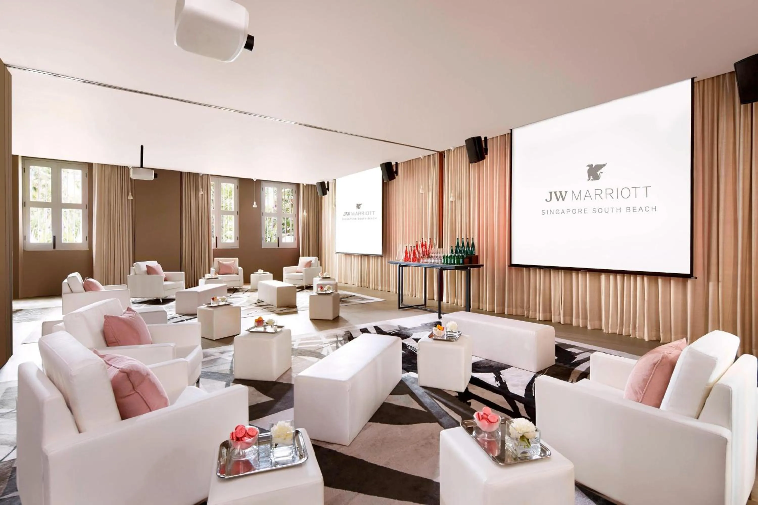 Lounge or bar in JW Marriott Hotel Singapore South Beach