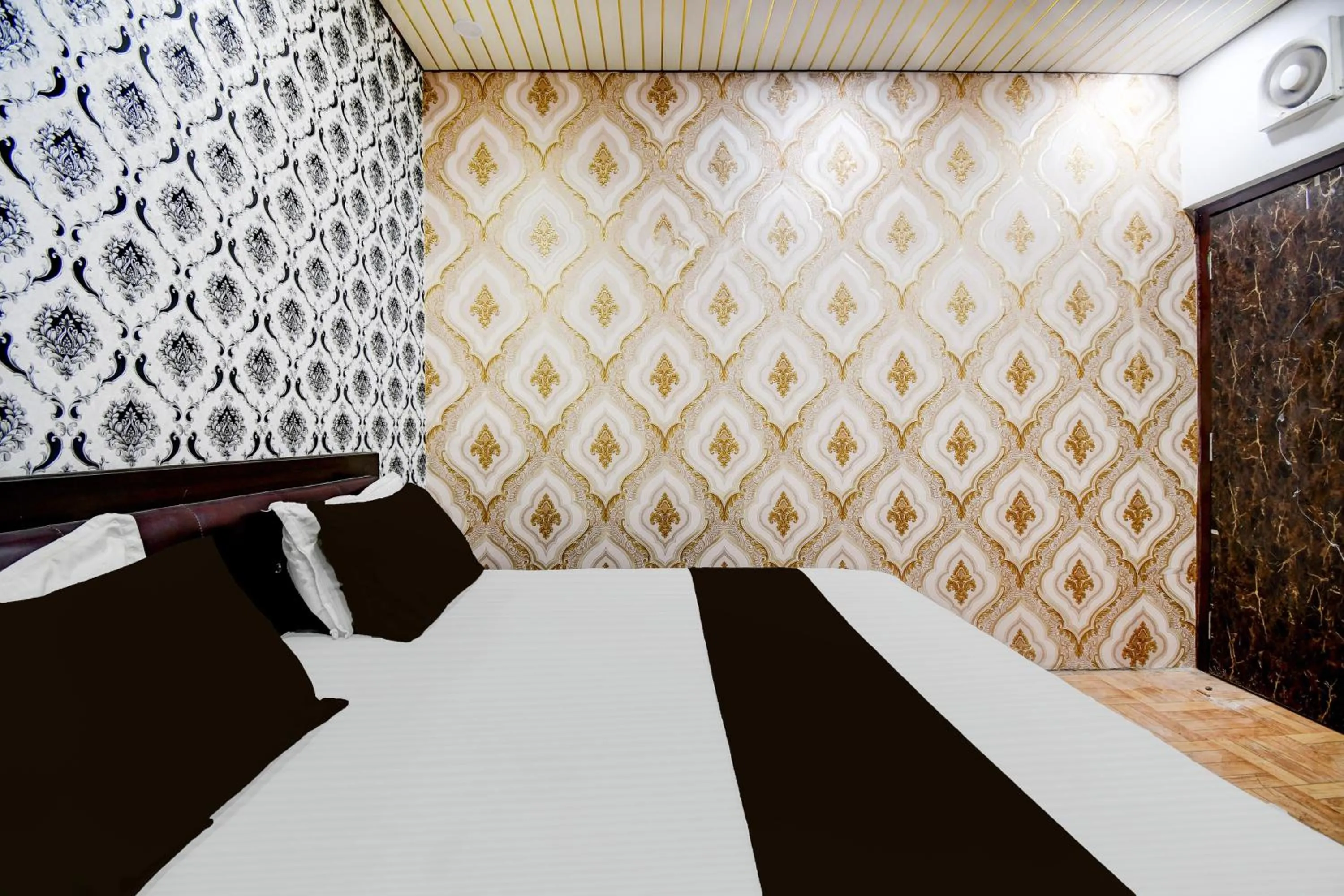 Bedroom, Bed in Super Hotel O Ambedkar Park Gorakhpur Formerly Mayur Residency