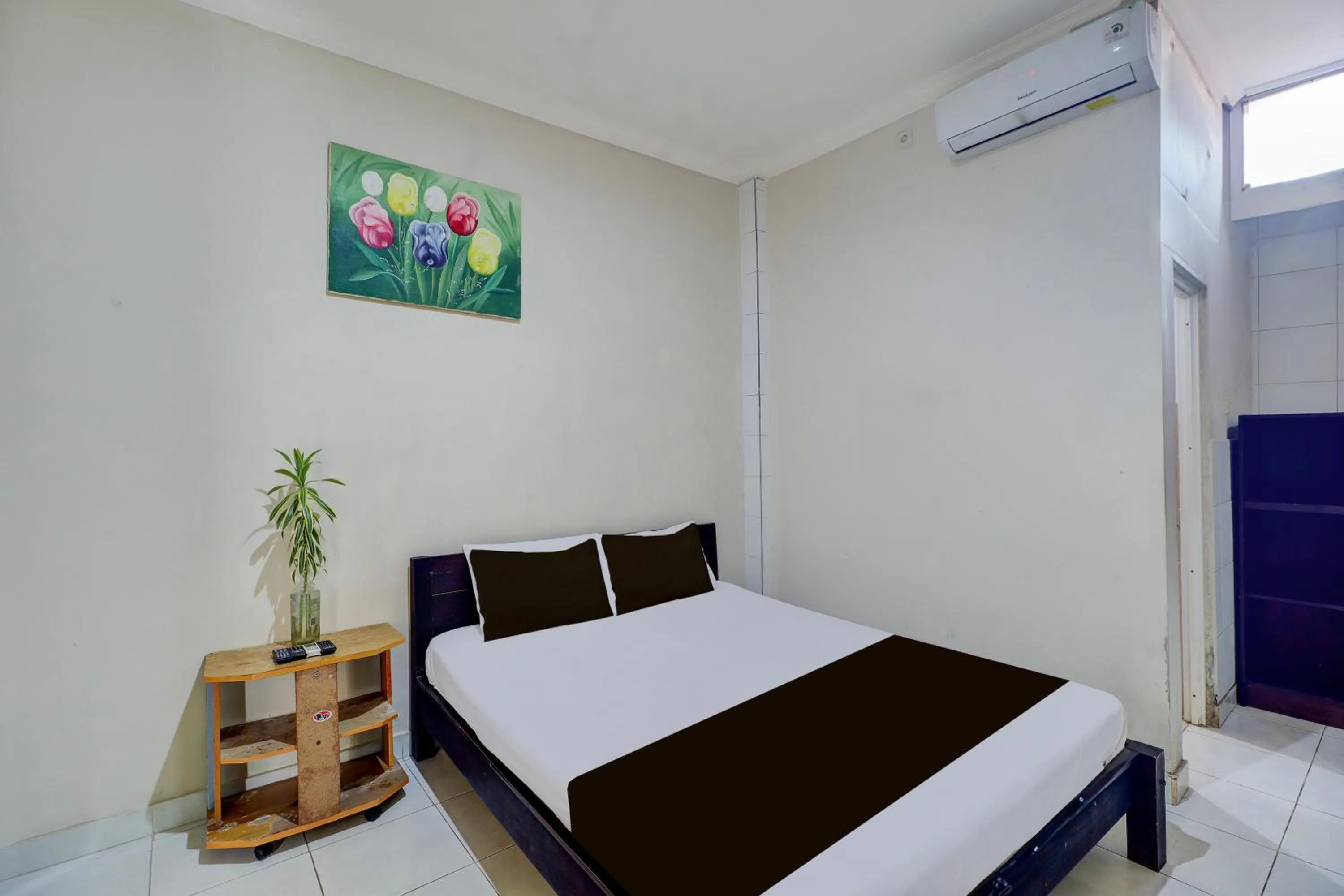 Bedroom, Bed in Collection O Budget Door Legian Inn @Poppies Road