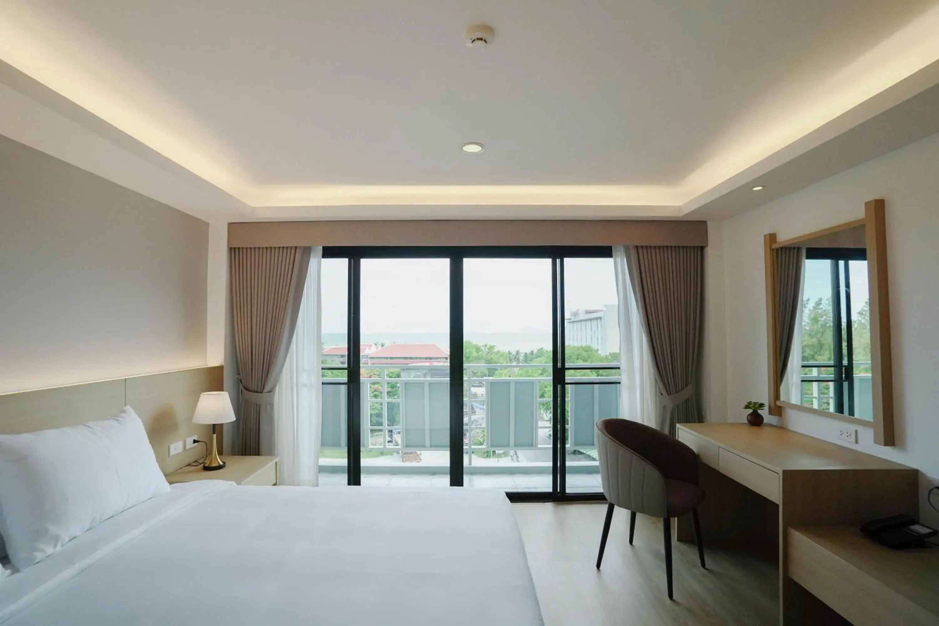 Deluxe Double Room with Sea View in The Kite Hotel Bangsaen by Koko Deluxe Double Room with Sea View in The Kite Hotel Bangsaen by Koko