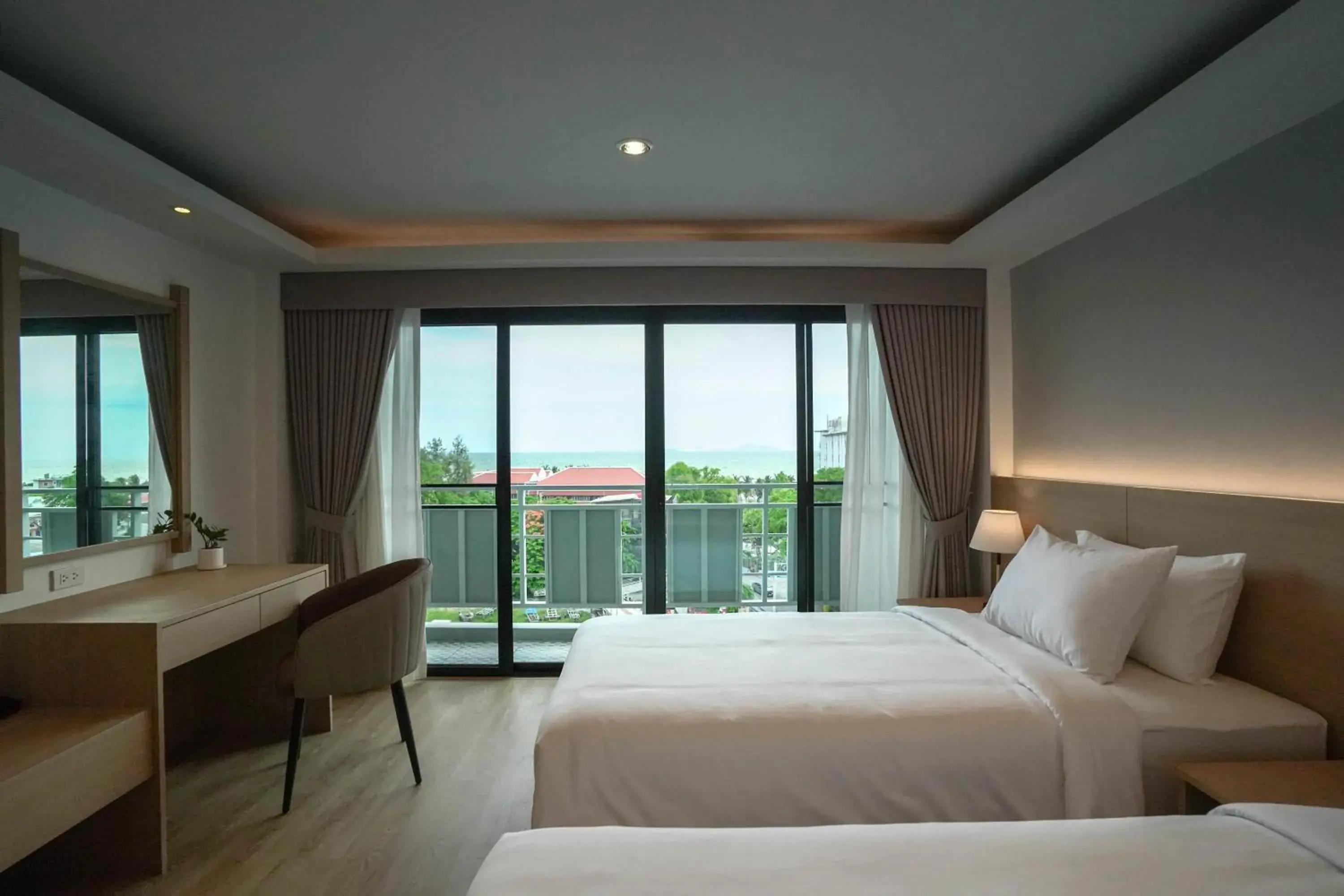 Deluxe Twin Room with Sea View in The Kite Hotel Bangsaen by Koko Deluxe Twin Room with Sea View in The Kite Hotel Bangsaen by Koko