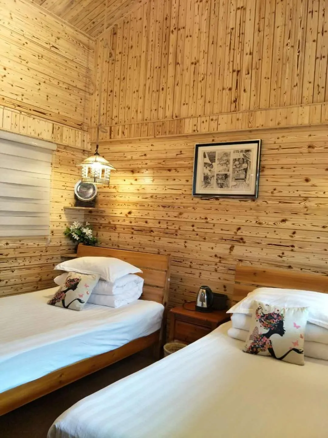 Bed in Nanjing Tulou Qingdelou Inn