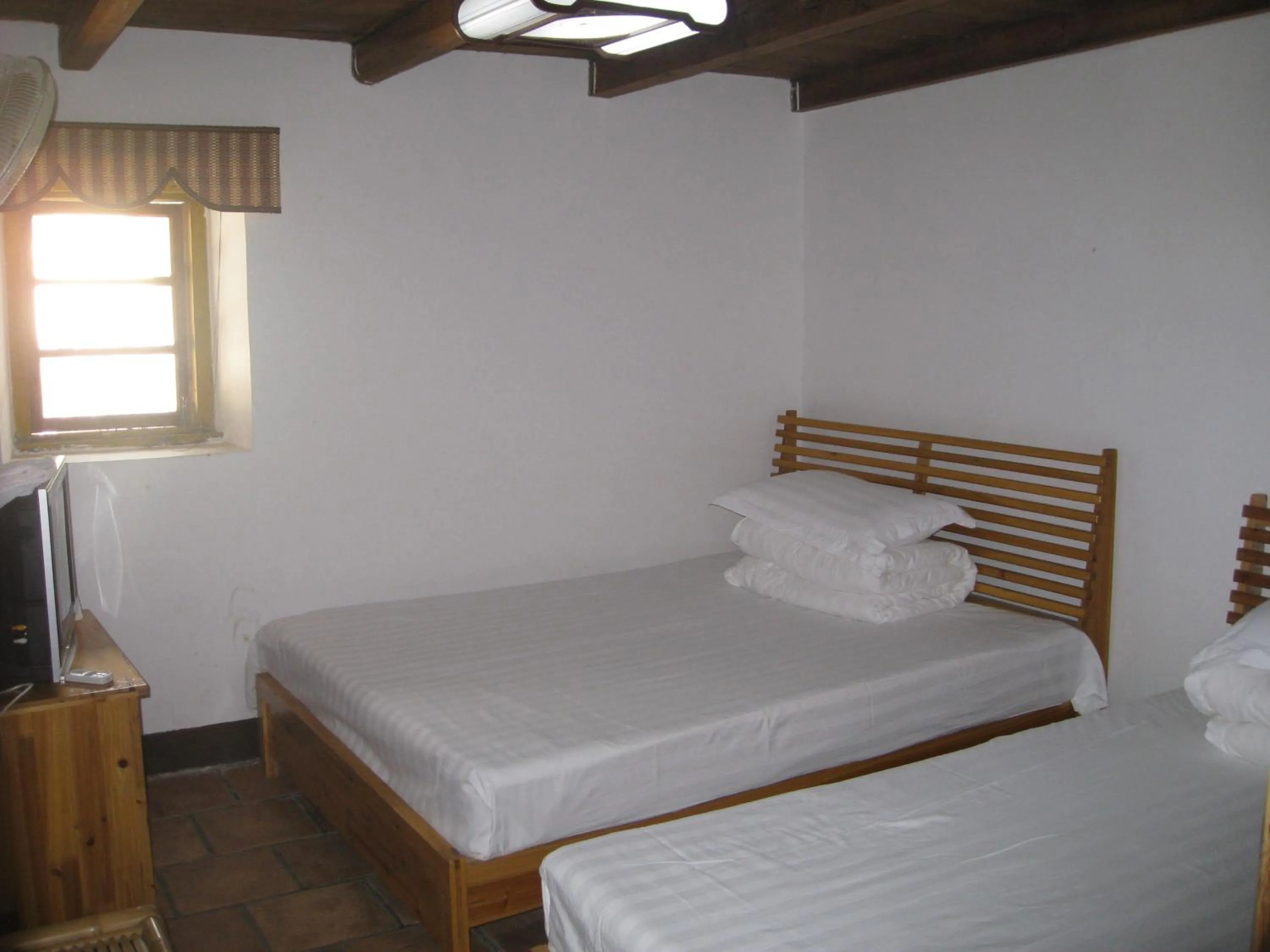 Bed in Nanjing Tulou Qingdelou Inn