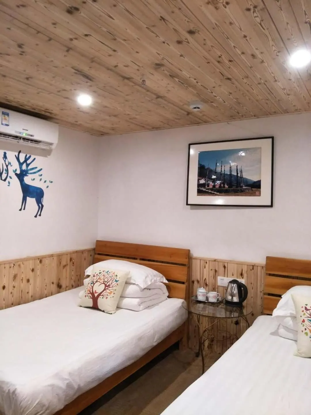 Bed in Nanjing Tulou Qingdelou Inn