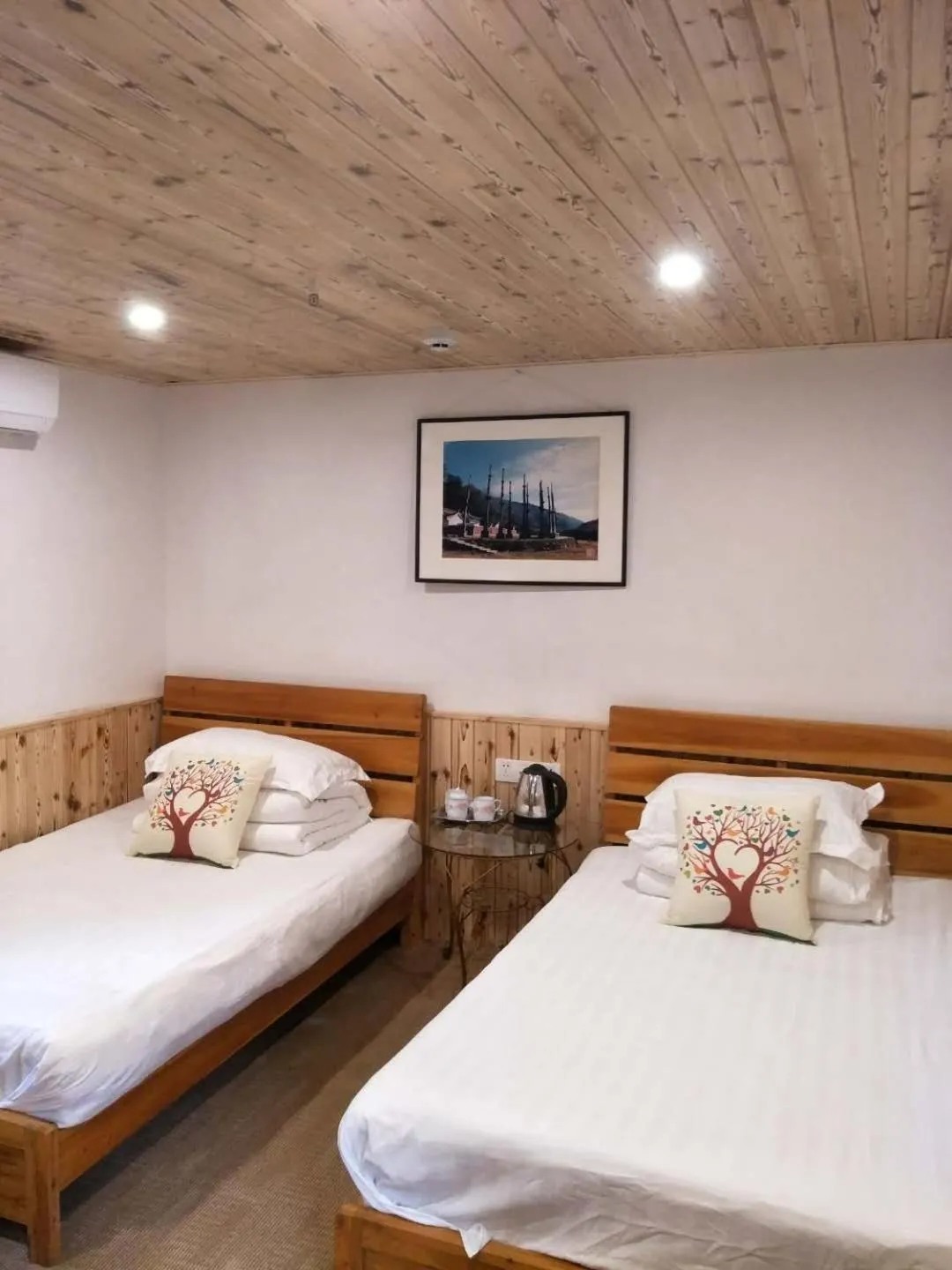 Bed in Nanjing Tulou Qingdelou Inn