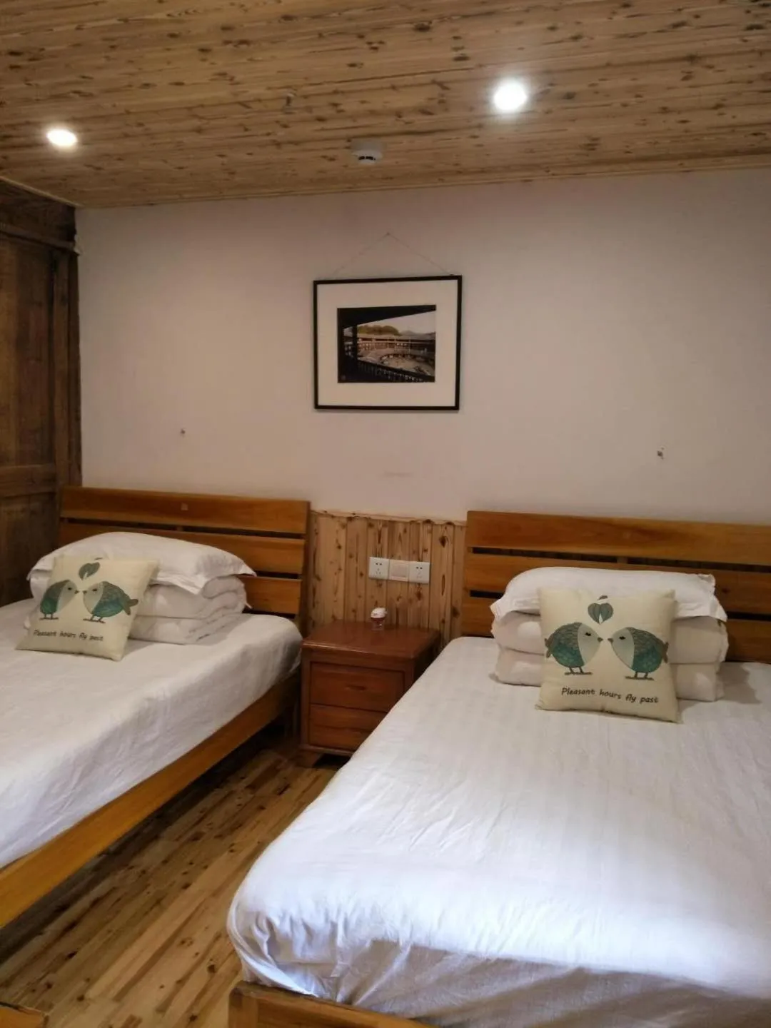 Bed in Nanjing Tulou Qingdelou Inn