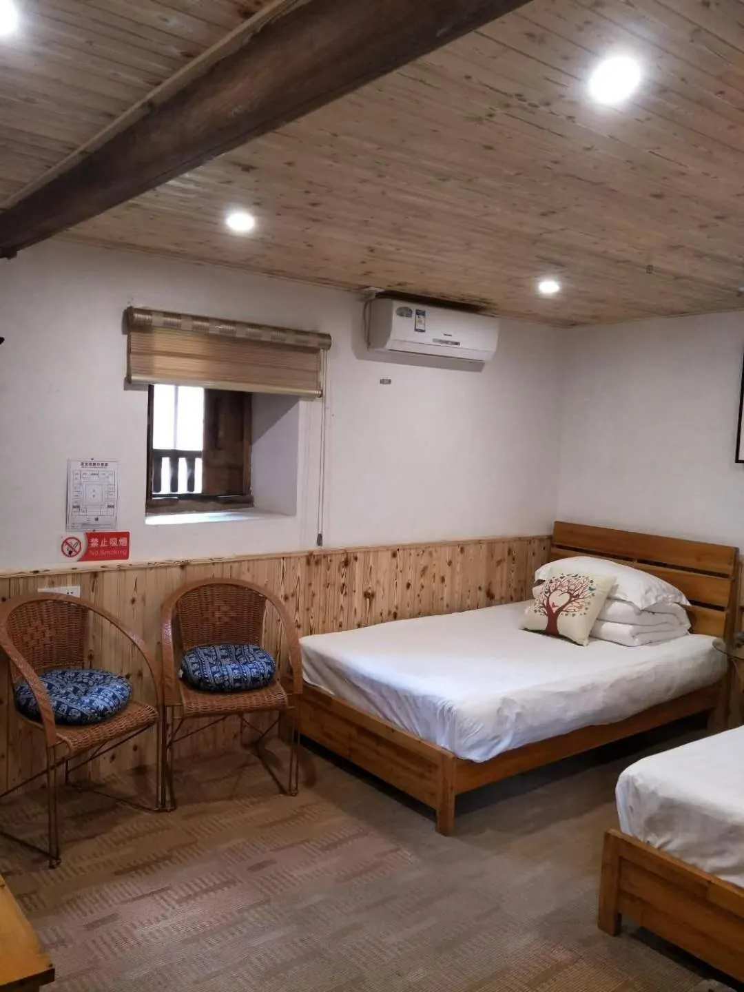 Bed in Nanjing Tulou Qingdelou Inn