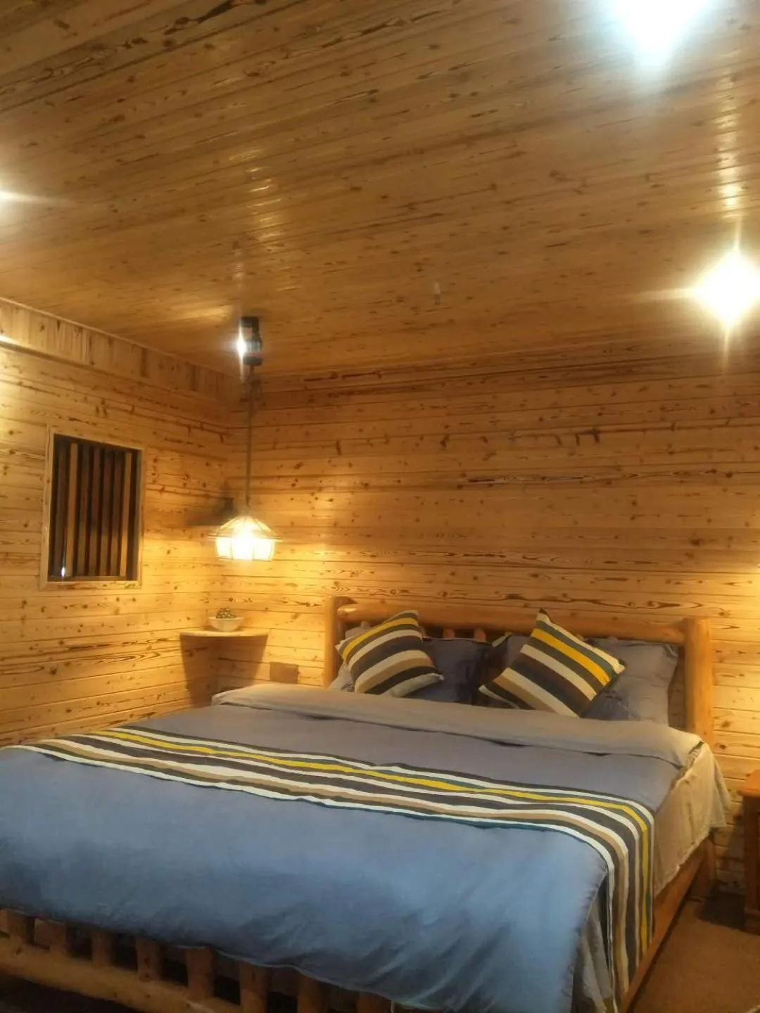 Bed in Nanjing Tulou Qingdelou Inn