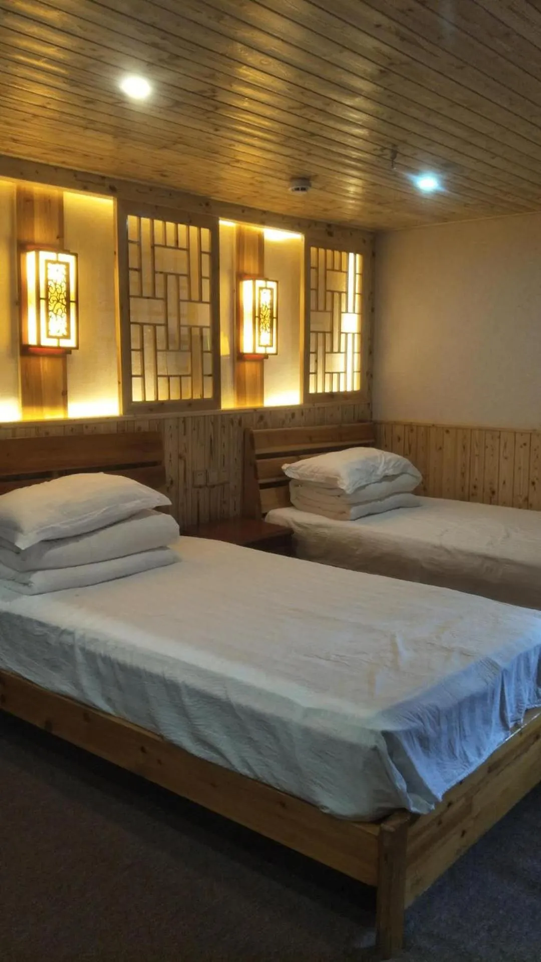 Bed in Nanjing Tulou Qingdelou Inn