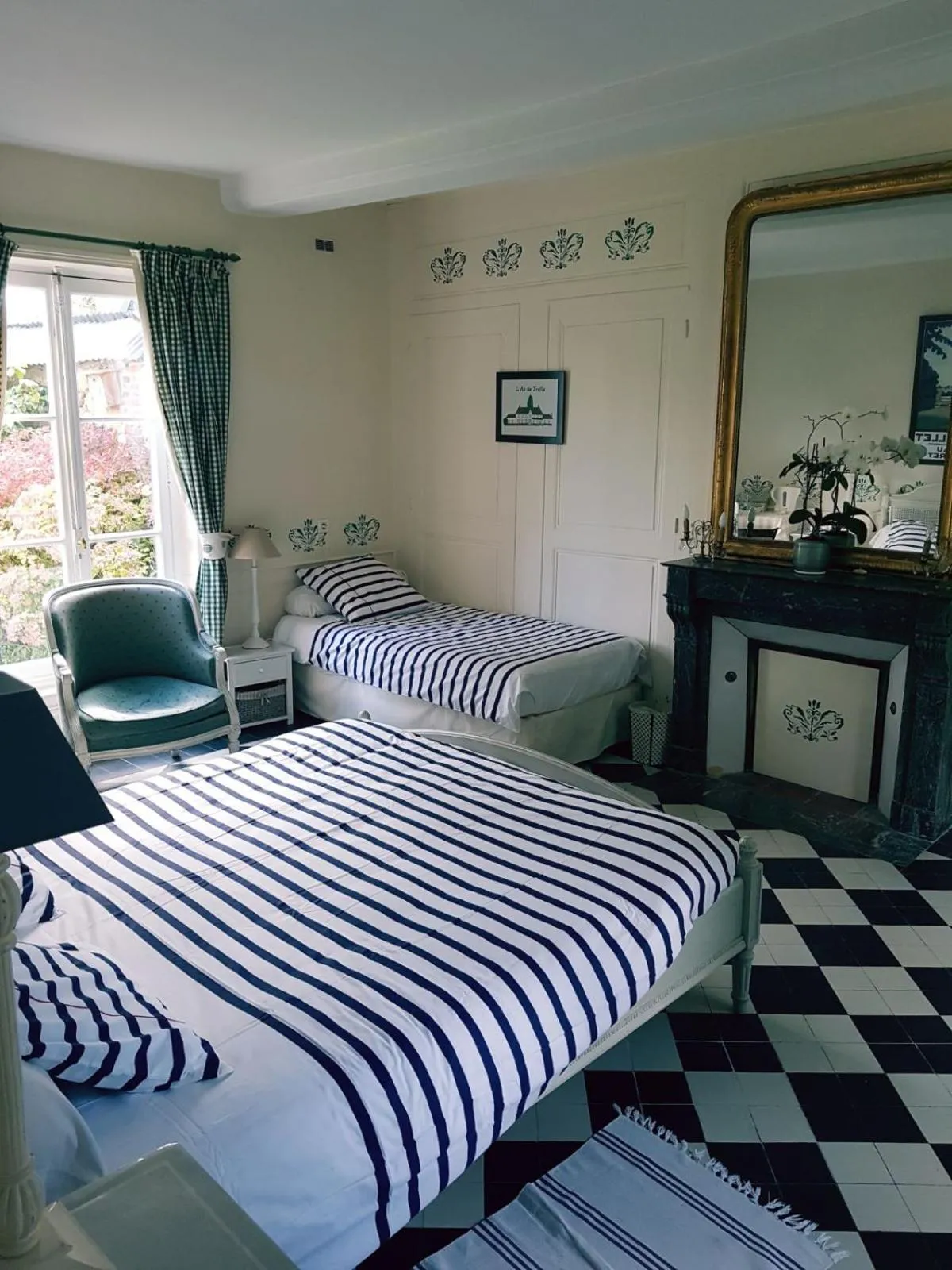Photo of the whole room, Bed in Manoir de l'As de Trèfle