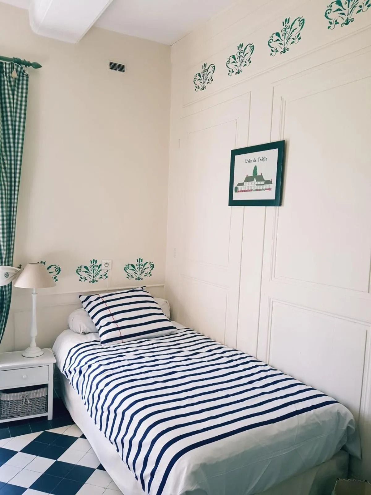 Bed in Manoir de l'As de Trèfle