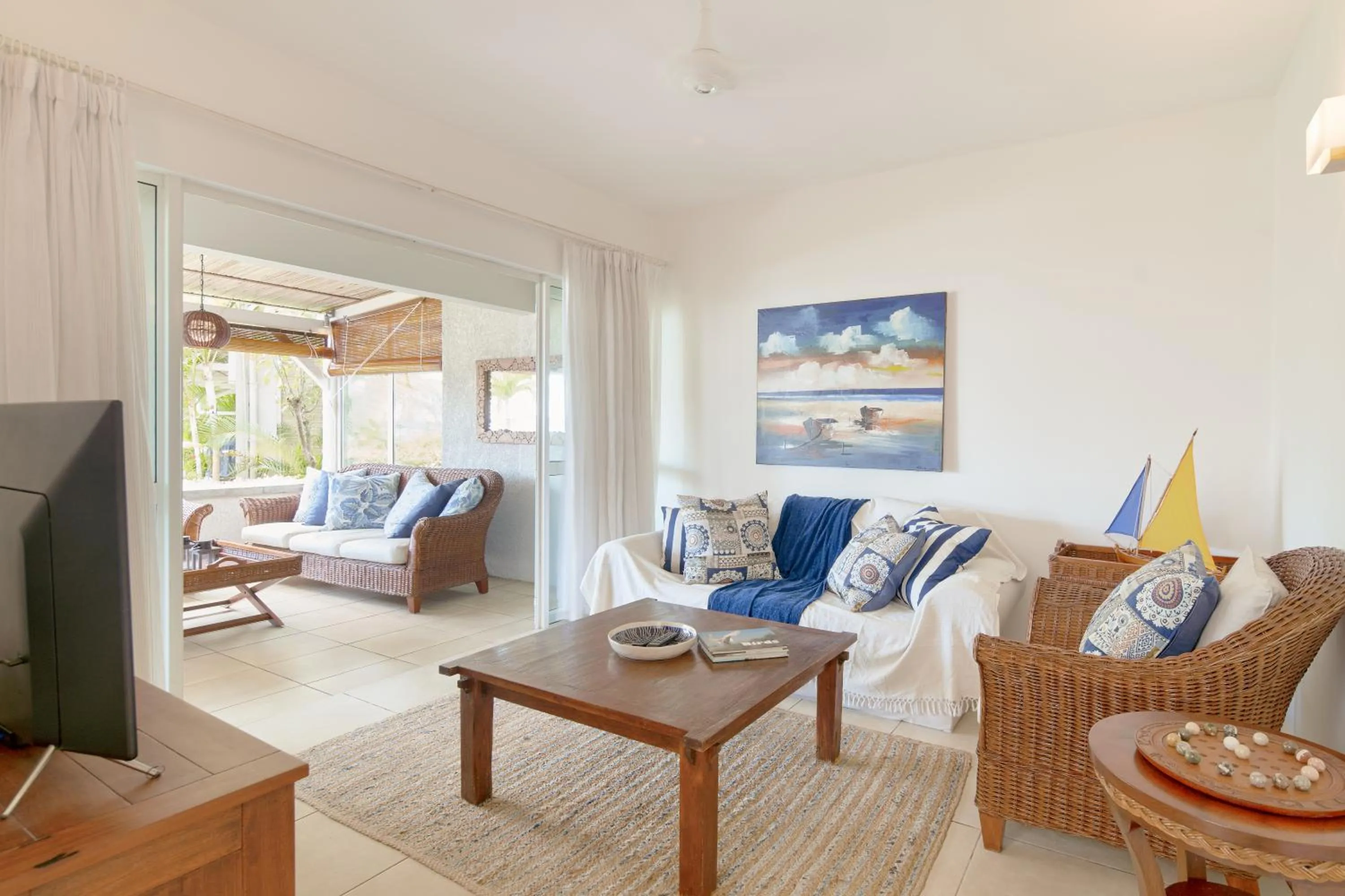 Lounge or bar in White Oaks Villas