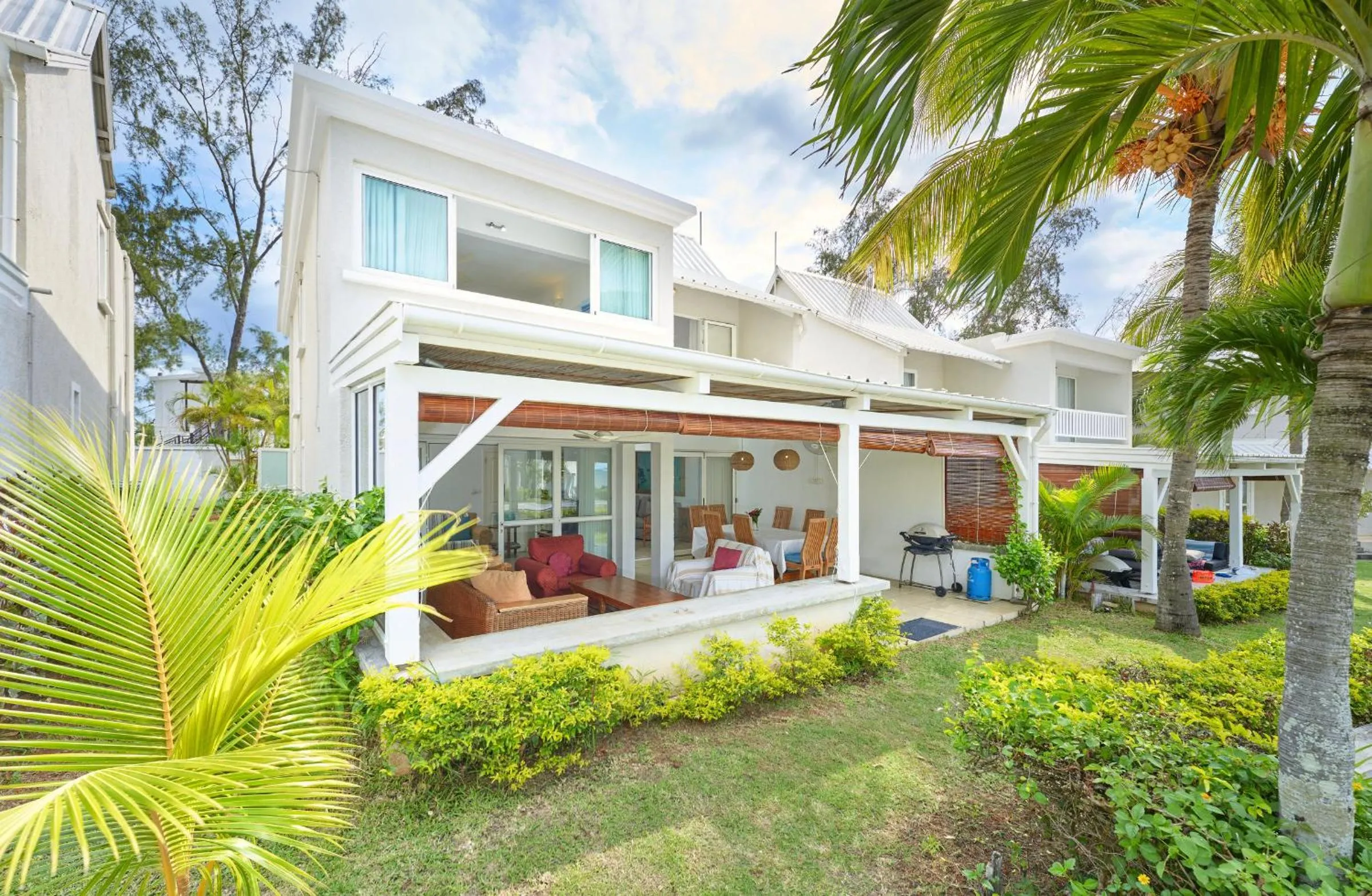 Property building in White Oaks Villas